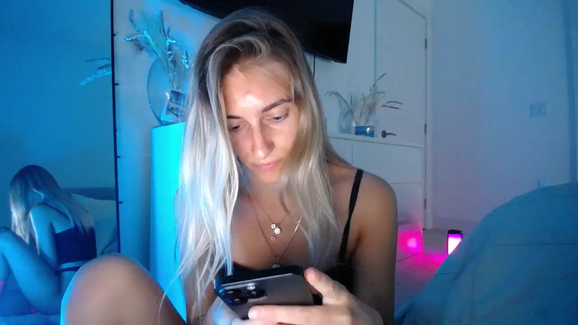 Gallery image thumbnail from Vodka_Queen's myfreecams stream on, 11/16/2023, 06:01 image 17 of 20