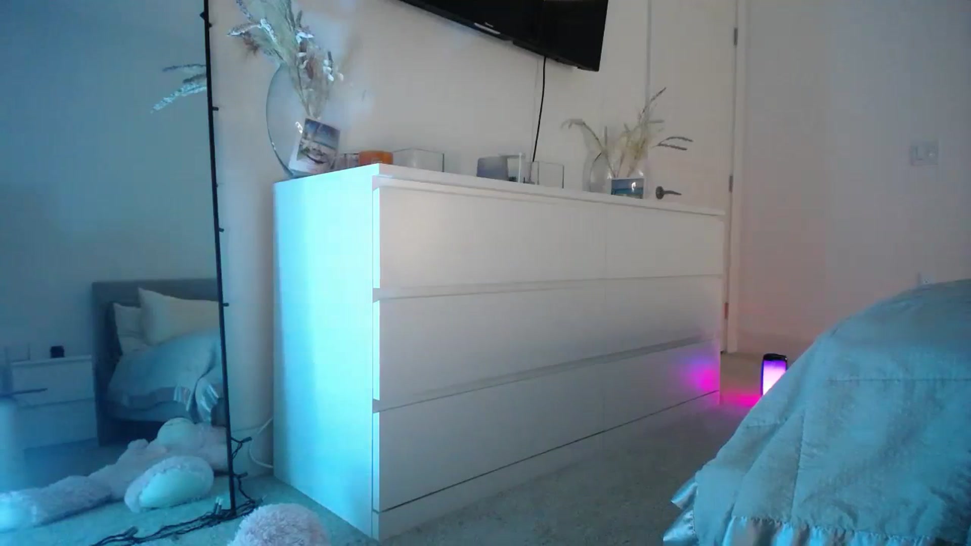 Gallery image thumbnail from Vodka_Queen's myfreecams stream on, 11/16/2023, 06:01 image 13 of 20