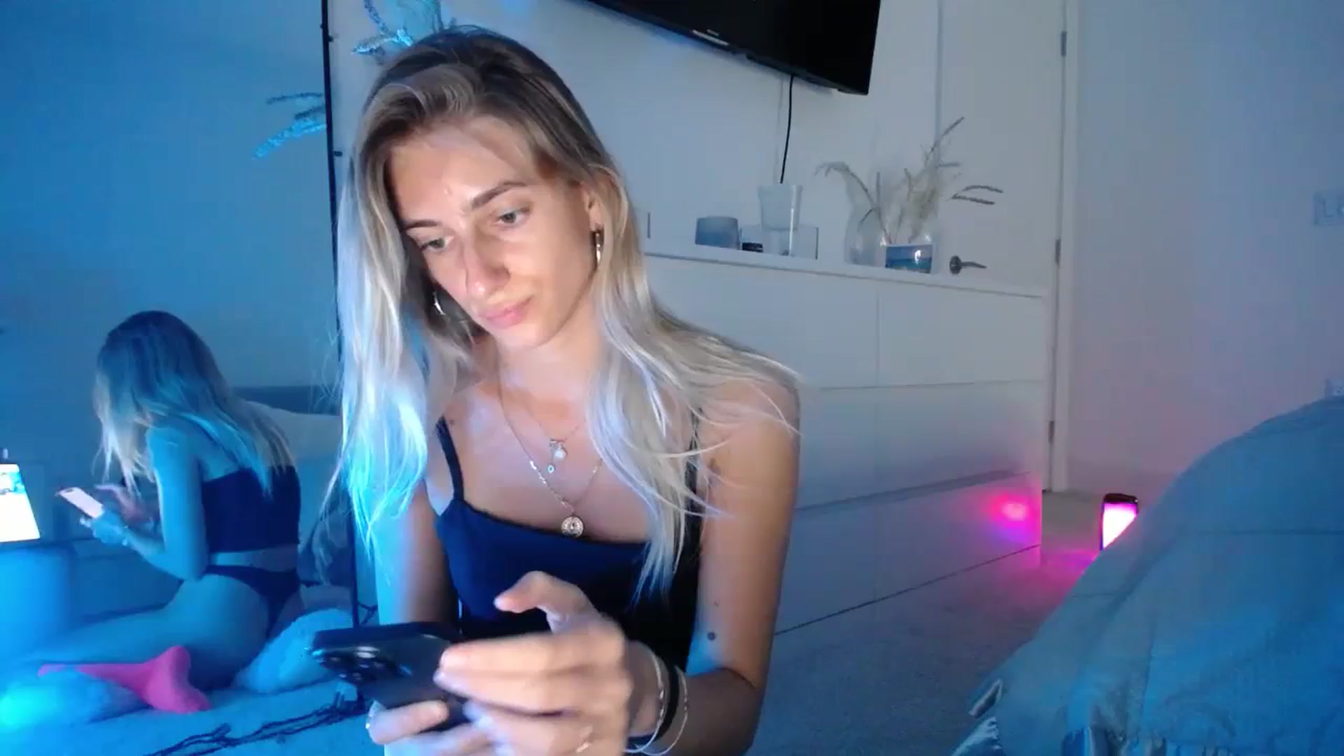 Gallery image thumbnail from Vodka_Queen's myfreecams stream on, 11/16/2023, 06:01 image 16 of 20
