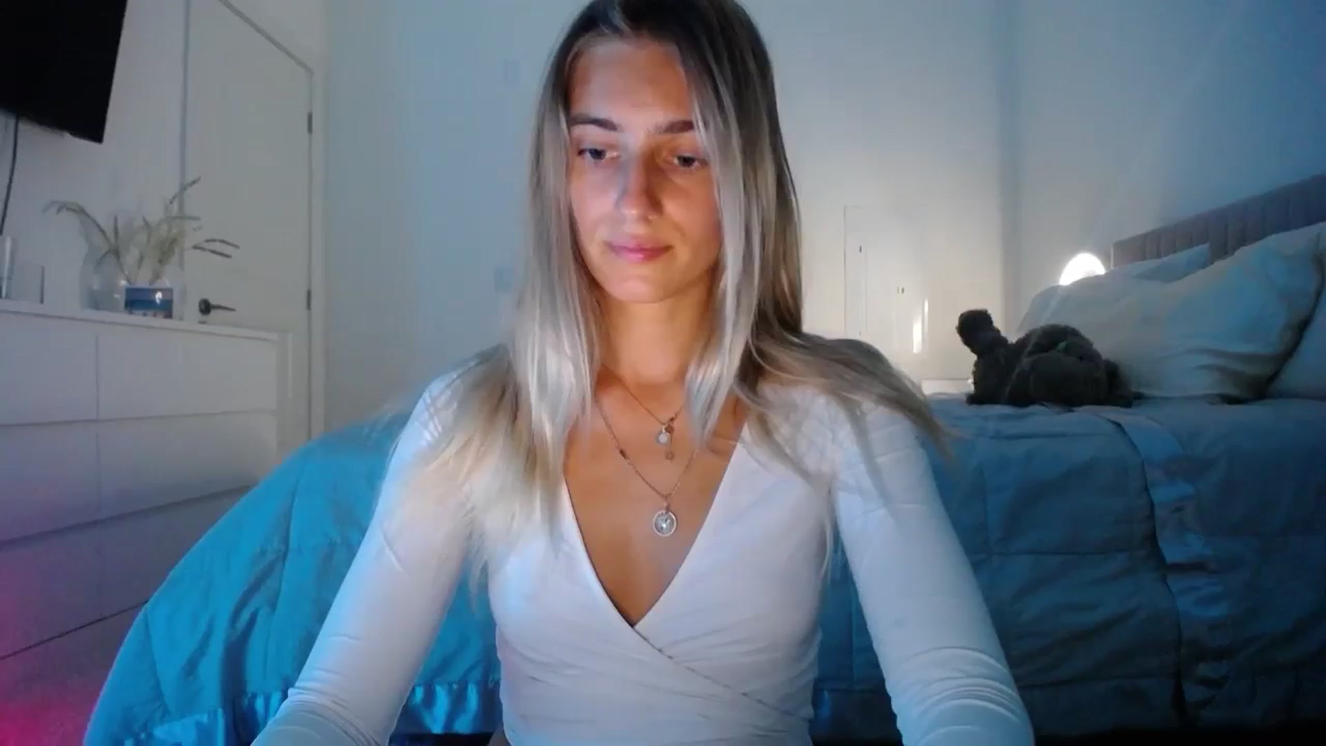 Gallery image thumbnail from Vodka_Queen's myfreecams stream on, 11/17/2023, 02:05 image 17 of 20