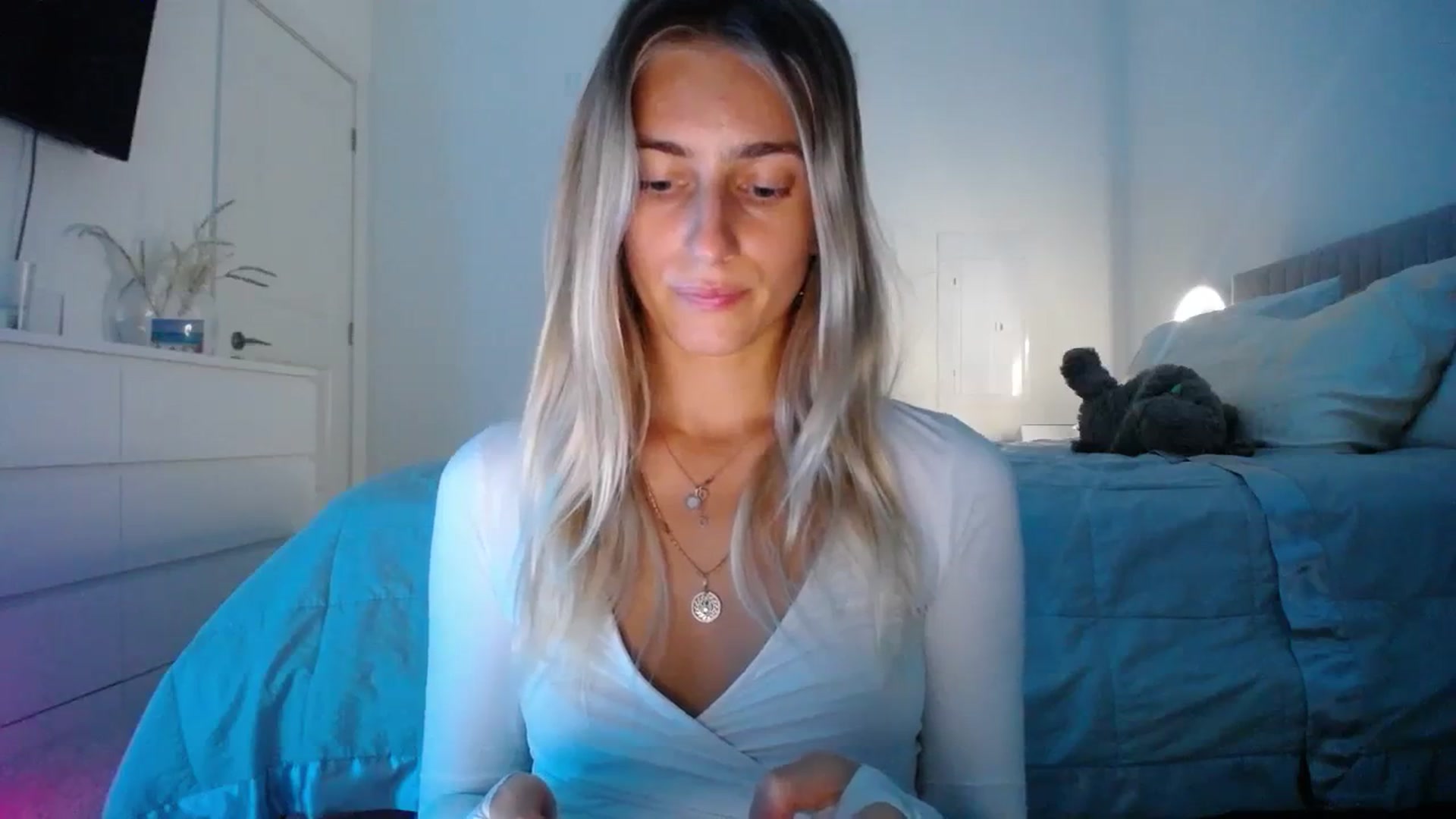 Gallery image thumbnail from Vodka_Queen's myfreecams stream on, 11/17/2023, 02:05 image 14 of 20
