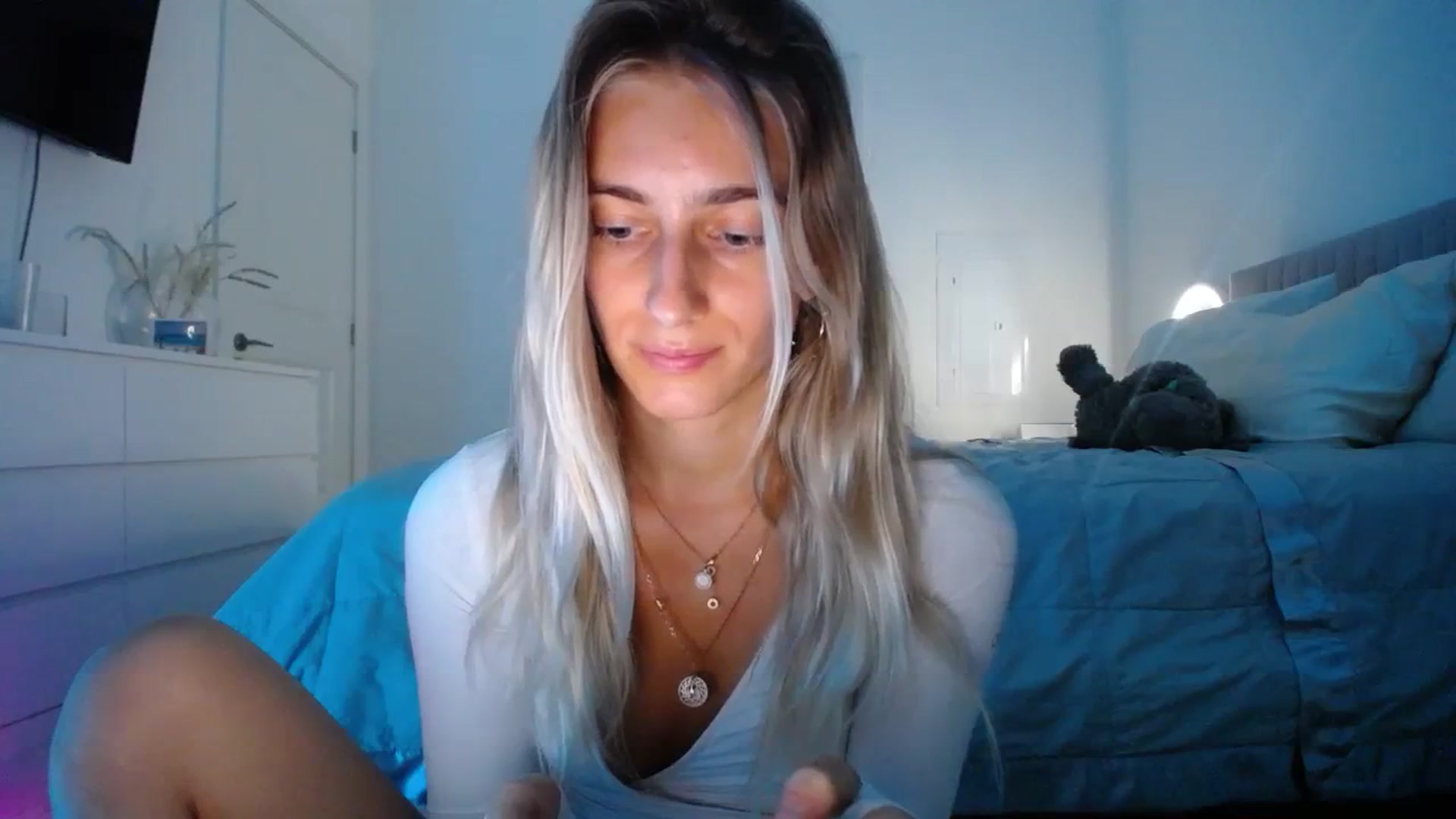 Gallery image thumbnail from Vodka_Queen's myfreecams stream on, 11/17/2023, 02:05 image 20 of 20