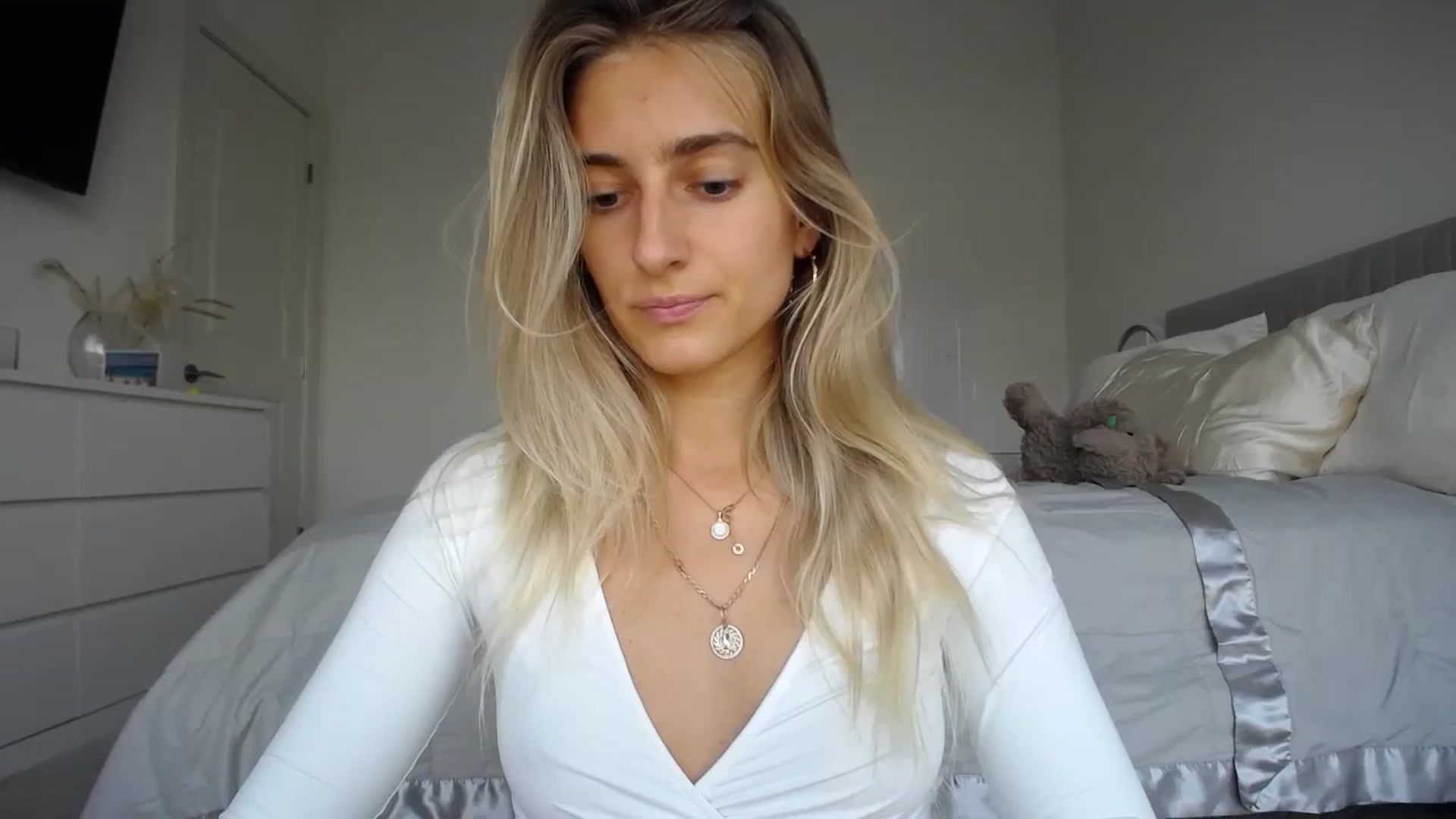 Gallery image thumbnail from Vodka_Queen's myfreecams stream on, 11/17/2023, 02:05 image 7 of 20
