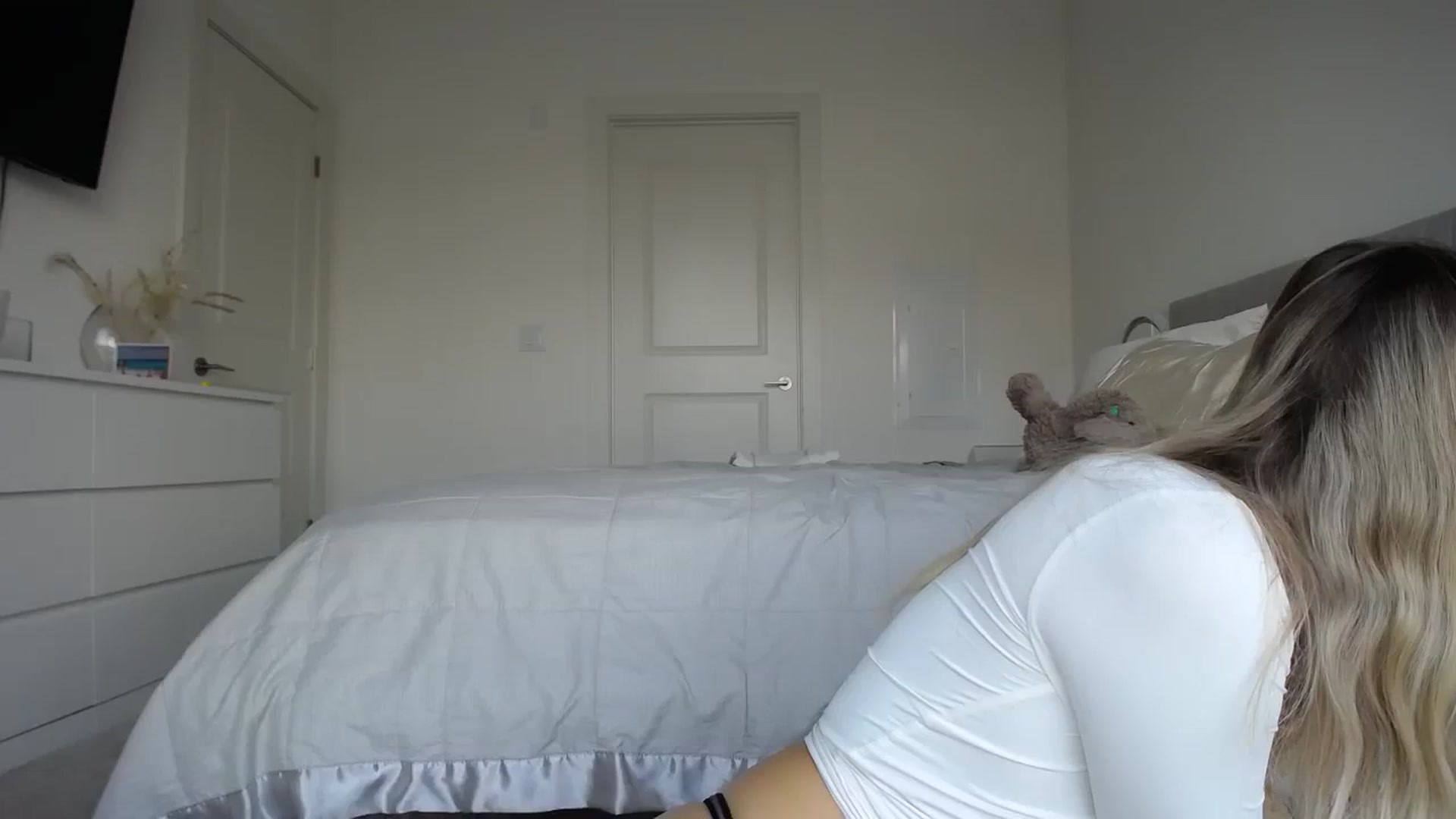 Gallery image thumbnail from Vodka_Queen's myfreecams stream on, 11/17/2023, 02:05 image 6 of 20