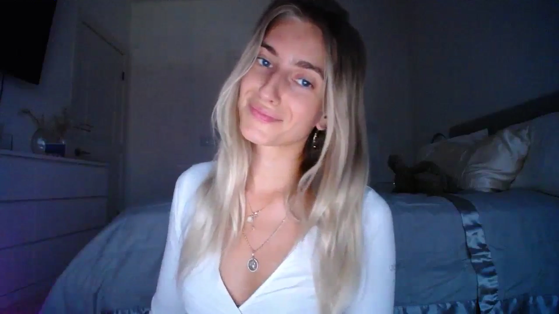 Gallery image thumbnail from Vodka_Queen's myfreecams stream on, 11/17/2023, 02:05 image 12 of 20