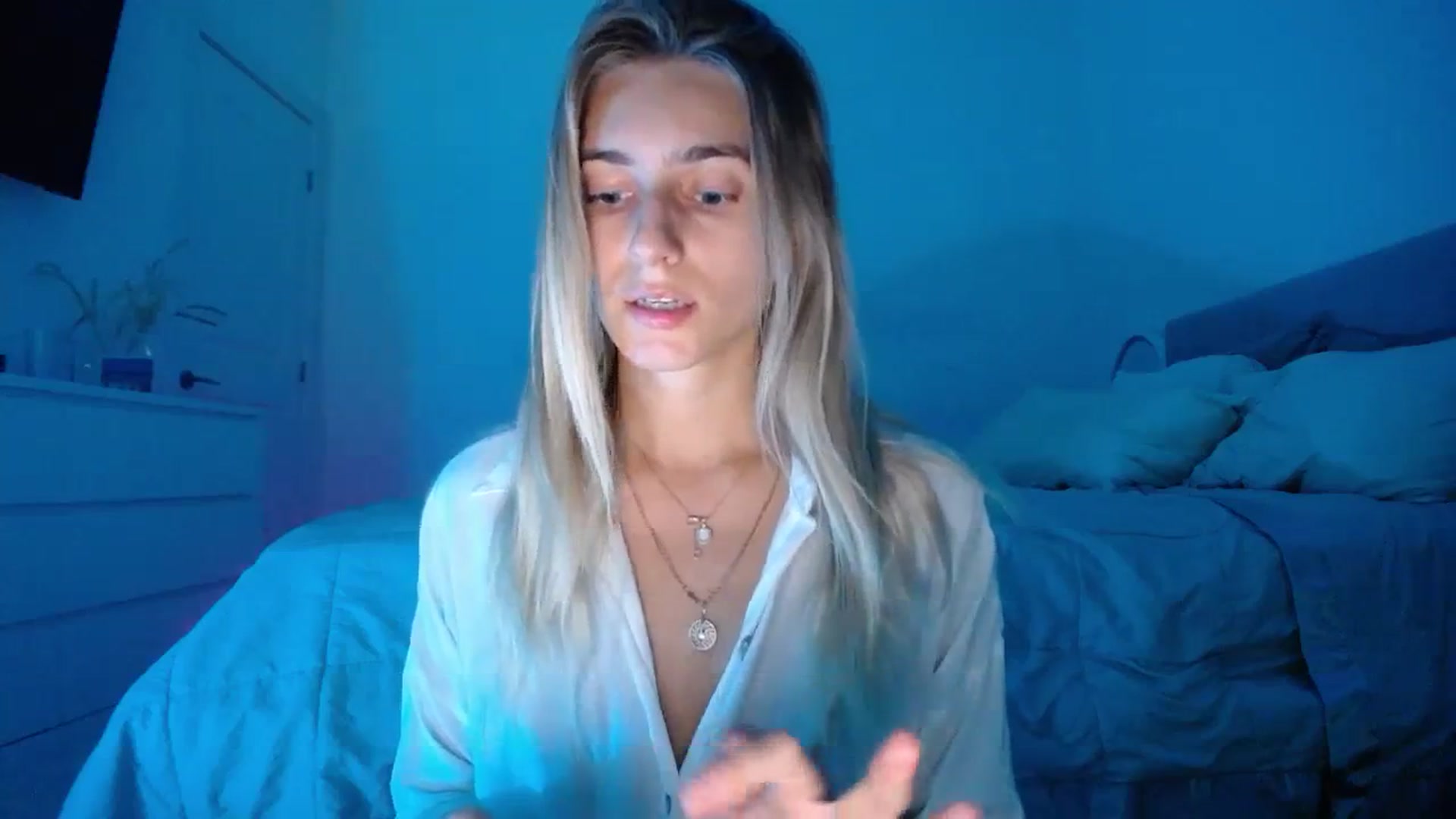 Gallery image thumbnail from Vodka_Queen's myfreecams stream on, 11/23/2023, 01:52 image 6 of 20