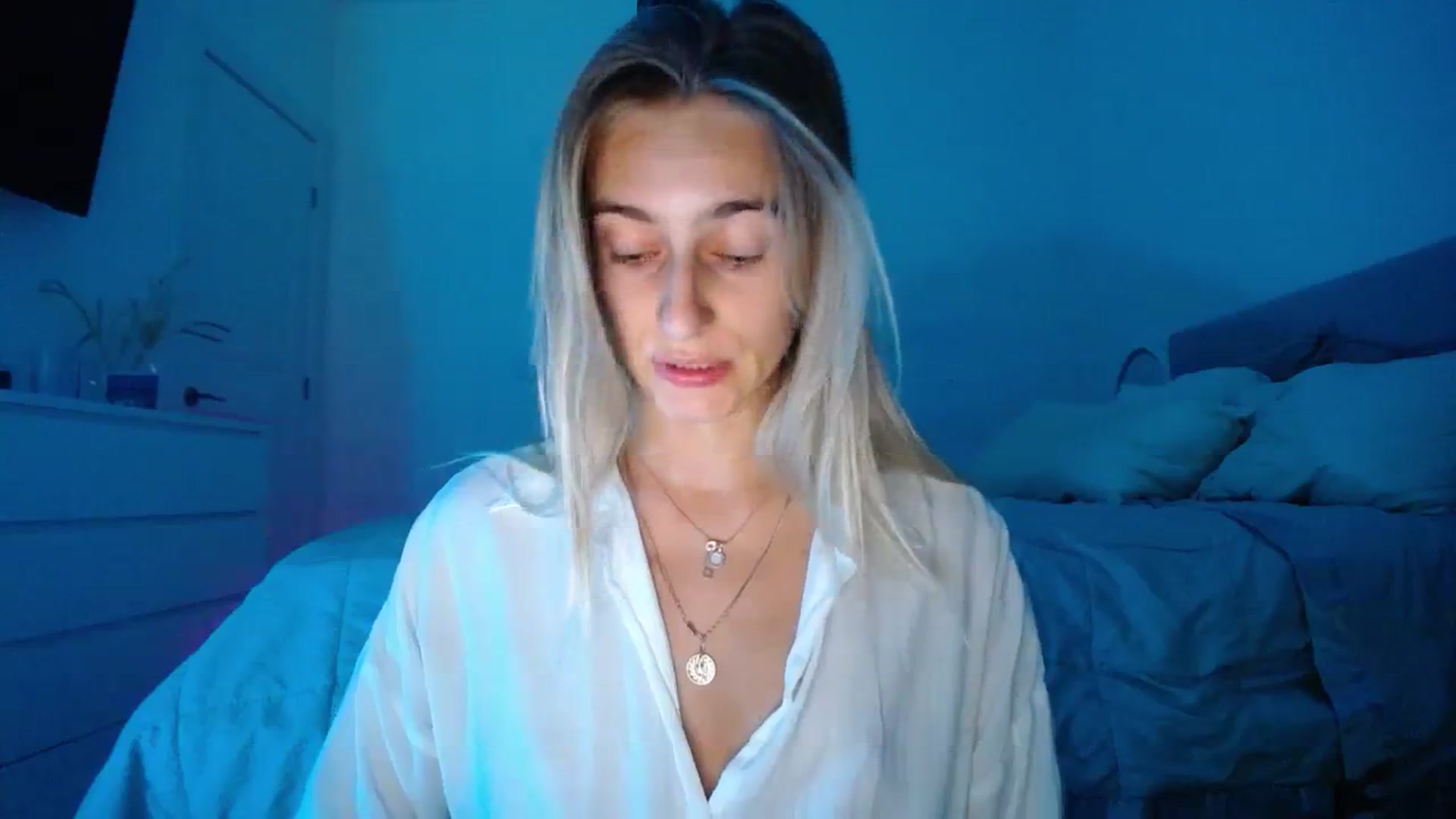Gallery image thumbnail from Vodka_Queen's myfreecams stream on, 11/23/2023, 01:52 image 8 of 20