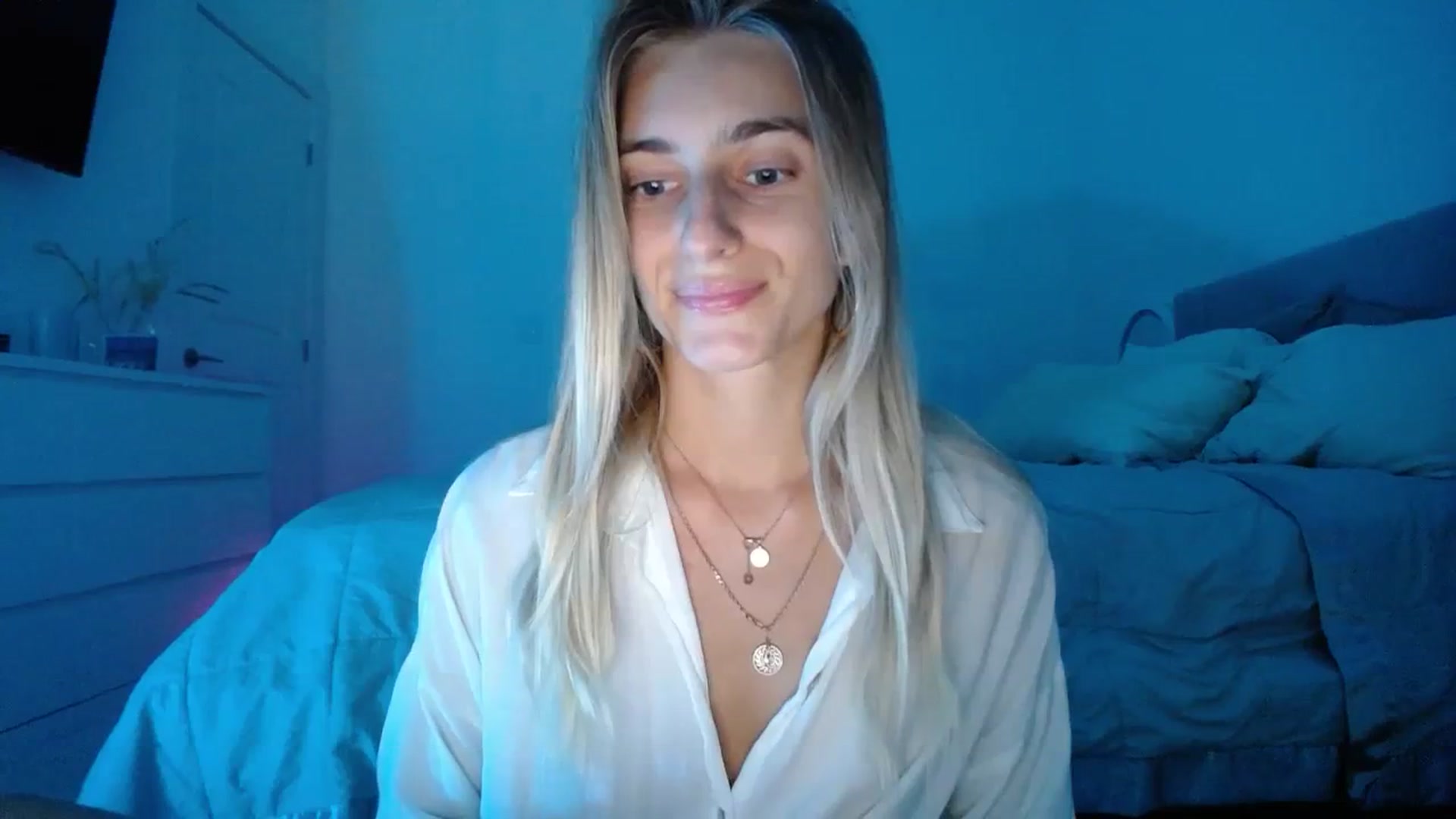 Gallery image thumbnail from Vodka_Queen's myfreecams stream on, 11/23/2023, 01:52 image 3 of 20