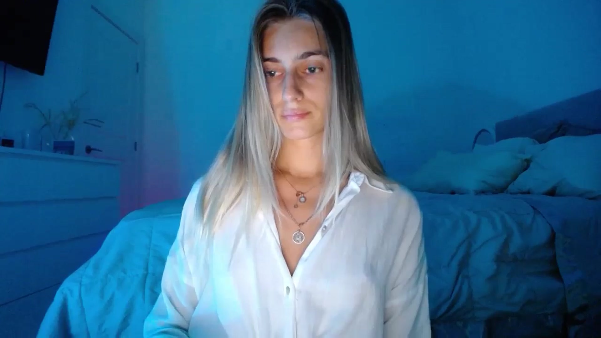 Gallery image thumbnail from Vodka_Queen's myfreecams stream on, 11/23/2023, 01:52 image 18 of 20