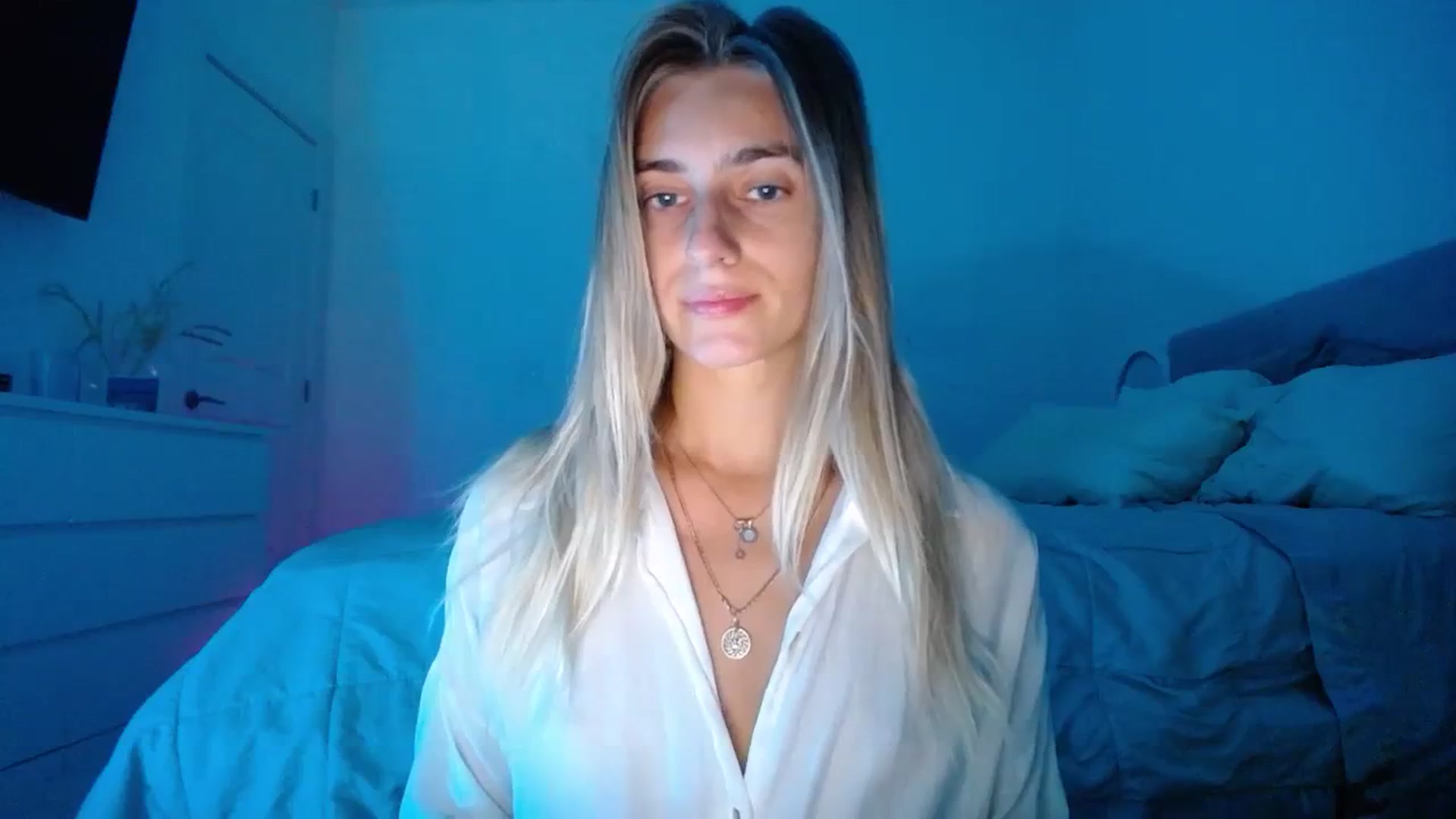 Gallery image thumbnail from Vodka_Queen's myfreecams stream on, 11/23/2023, 01:52 image 10 of 20
