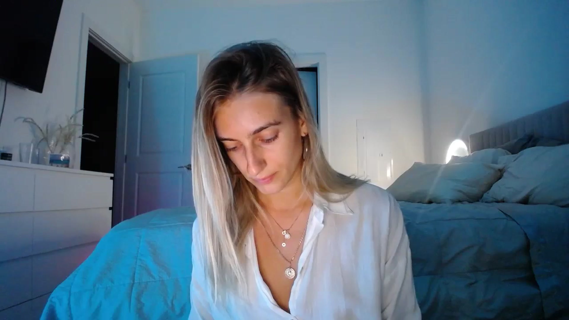 Gallery image thumbnail from Vodka_Queen's myfreecams stream on, 11/23/2023, 02:50 image 20 of 20
