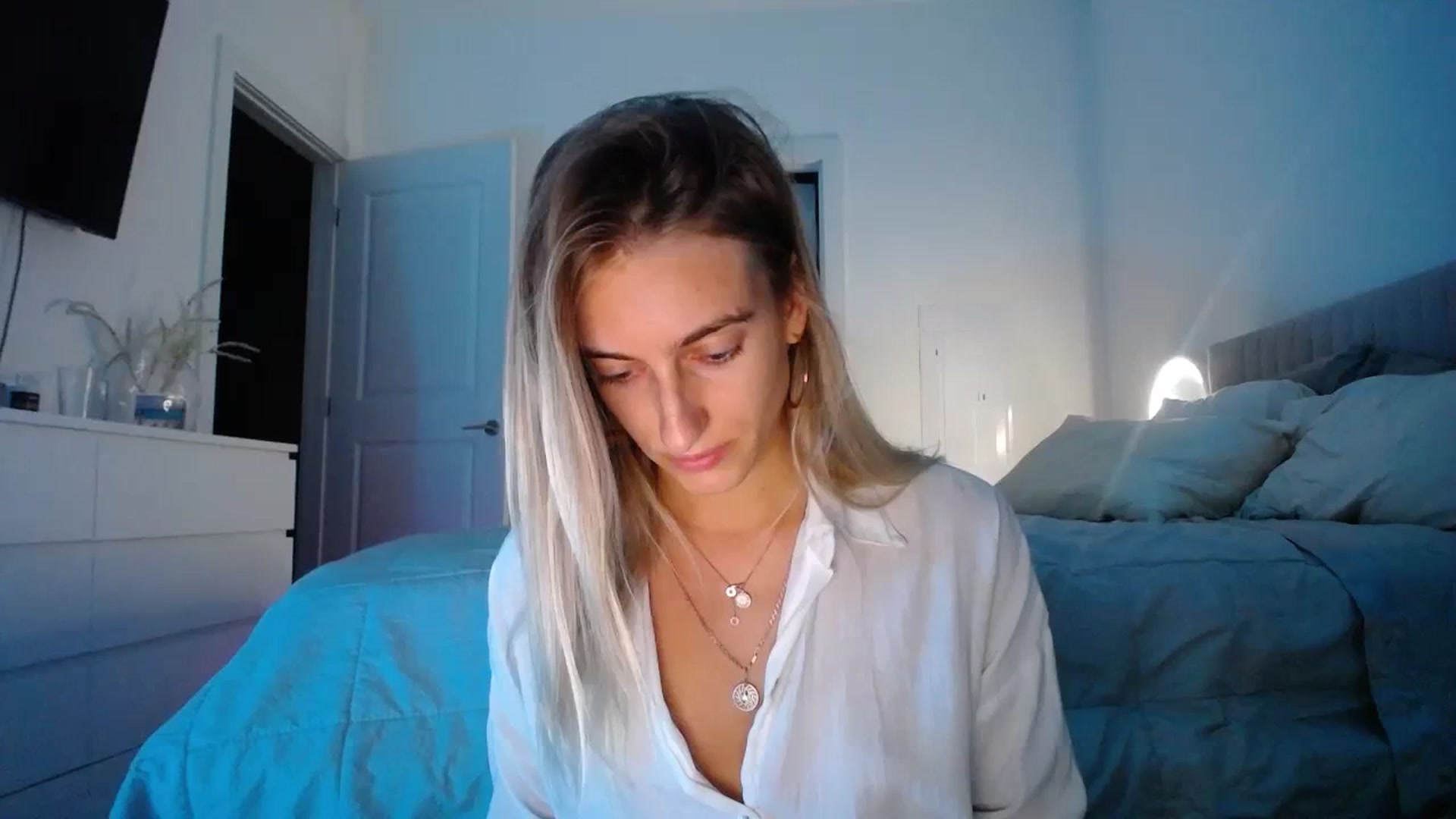 Gallery image thumbnail from Vodka_Queen's myfreecams stream on, 11/23/2023, 02:50 image 19 of 20