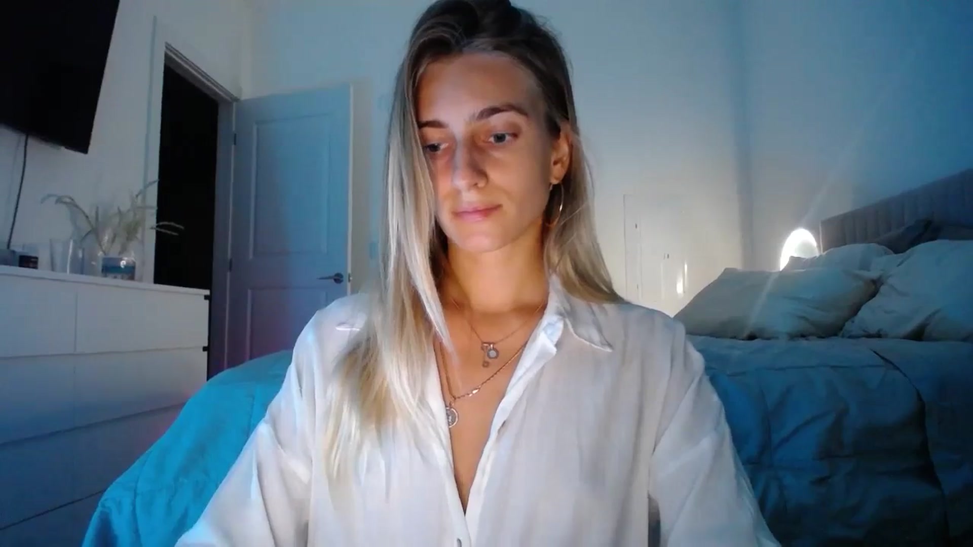 Gallery image thumbnail from Vodka_Queen's myfreecams stream on, 11/23/2023, 02:50 image 16 of 20