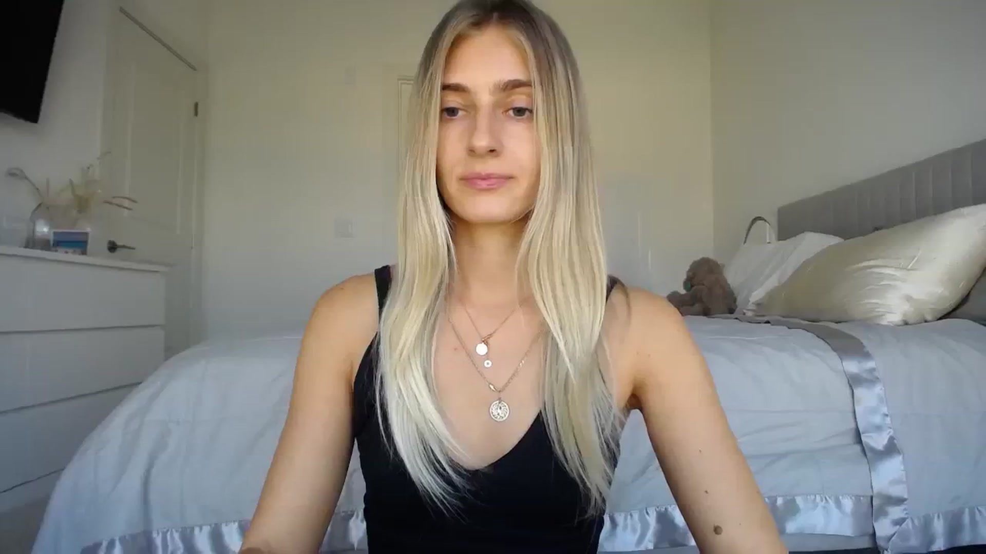 Gallery image thumbnail from Vodka_Queen's myfreecams stream on, 11/24/2023, 23:41 image 15 of 20