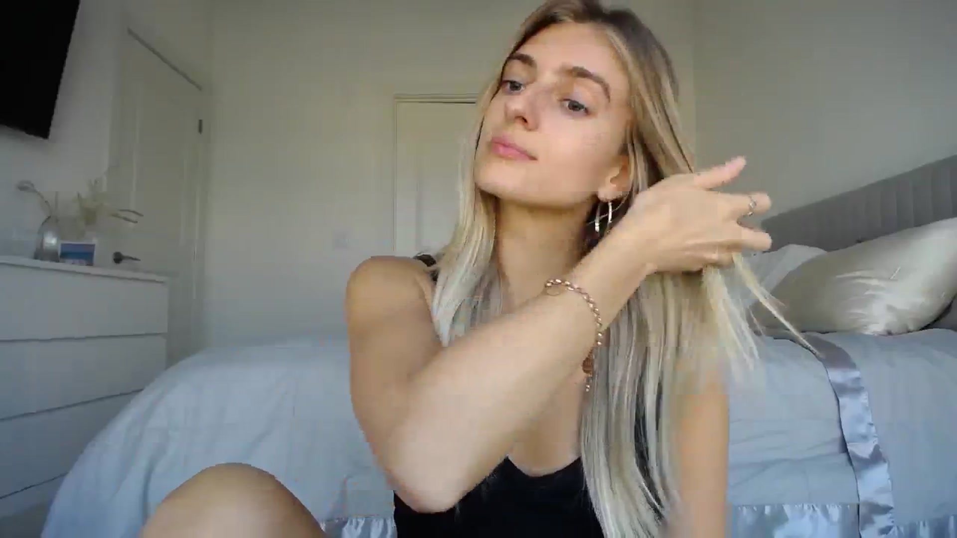 Gallery image thumbnail from Vodka_Queen's myfreecams stream on, 11/24/2023, 23:41 image 19 of 20