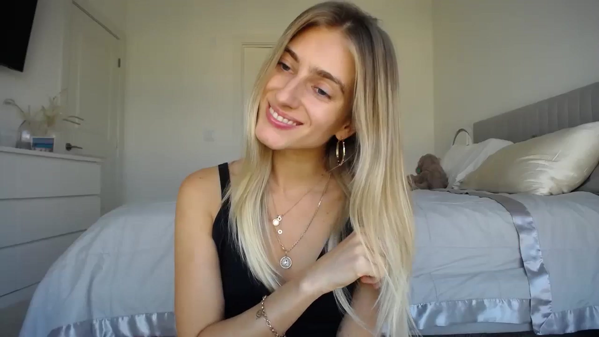 Gallery image thumbnail from Vodka_Queen's myfreecams stream on, 11/24/2023, 23:41 image 11 of 20