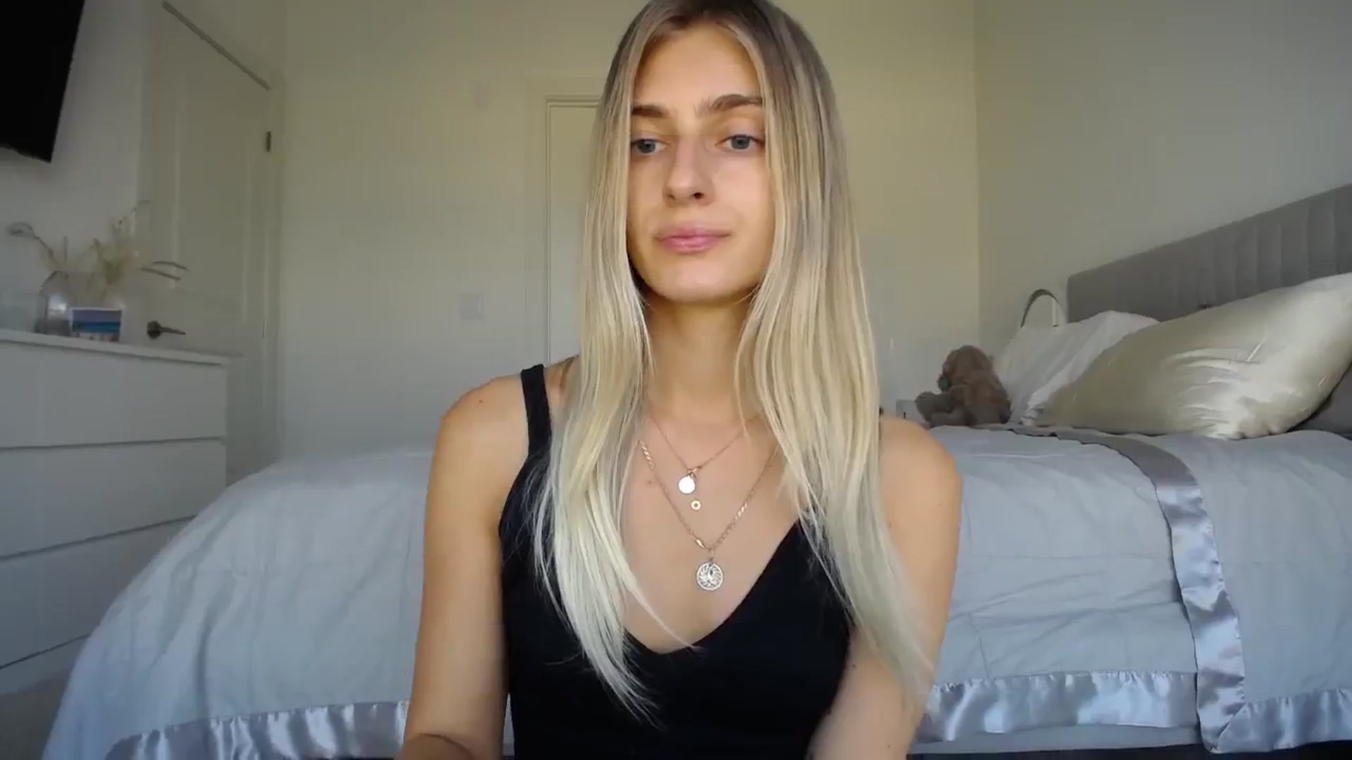 Gallery image thumbnail from Vodka_Queen's myfreecams stream on, 11/24/2023, 23:41 image 13 of 20