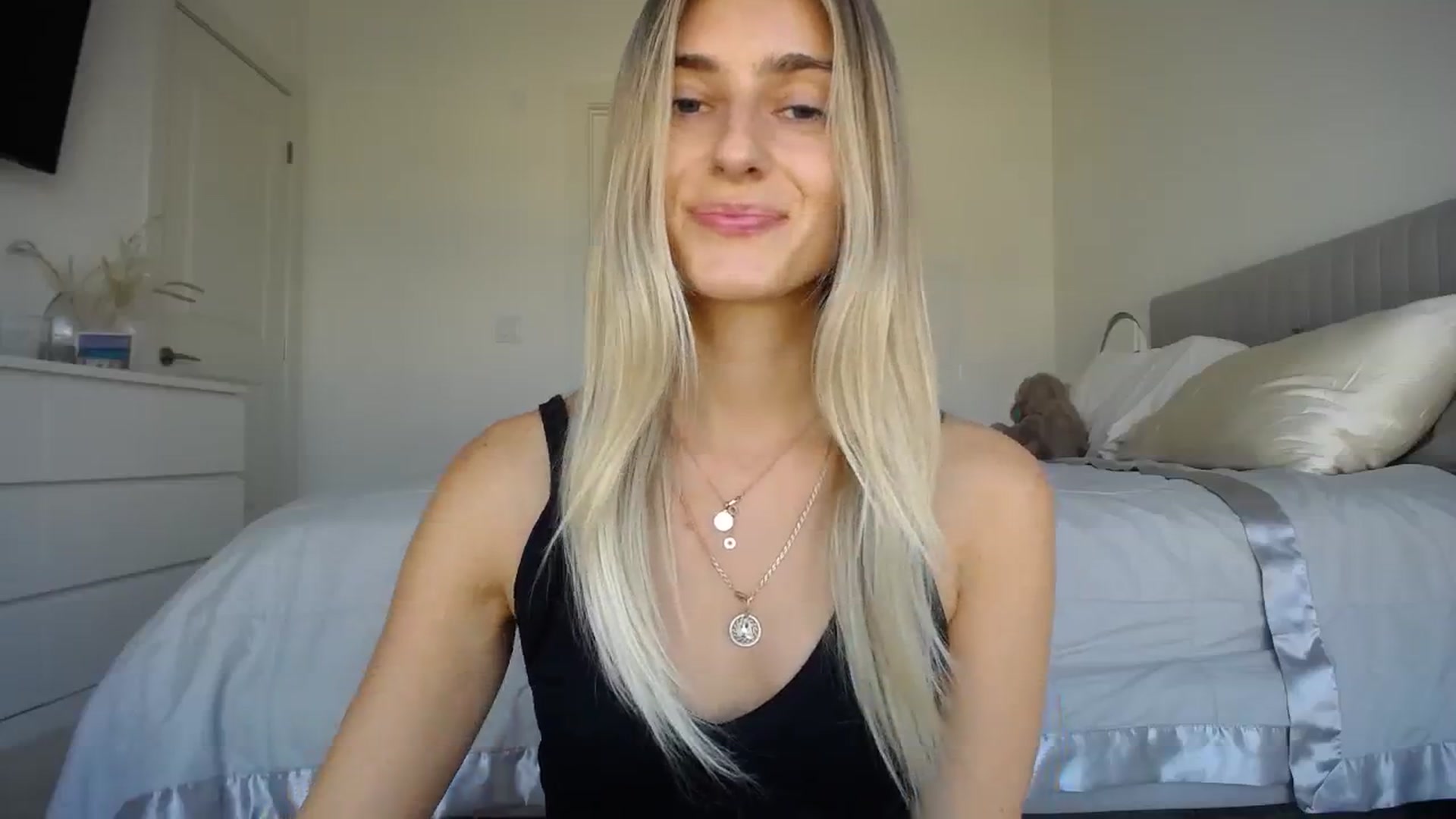 Gallery image thumbnail from Vodka_Queen's myfreecams stream on, 11/24/2023, 23:41 image 12 of 20