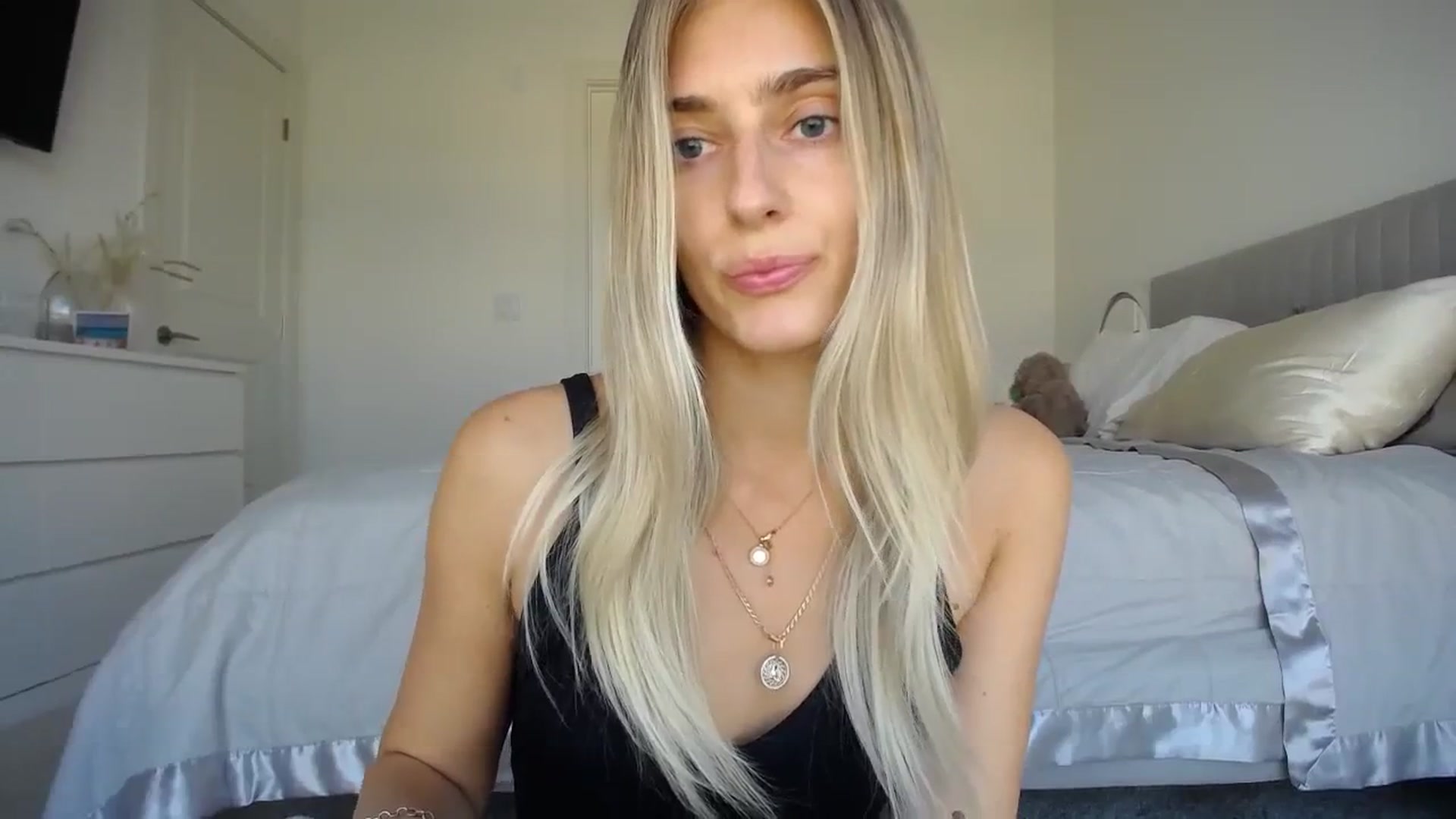 Gallery image thumbnail from Vodka_Queen's myfreecams stream on, 11/24/2023, 23:41 image 10 of 20