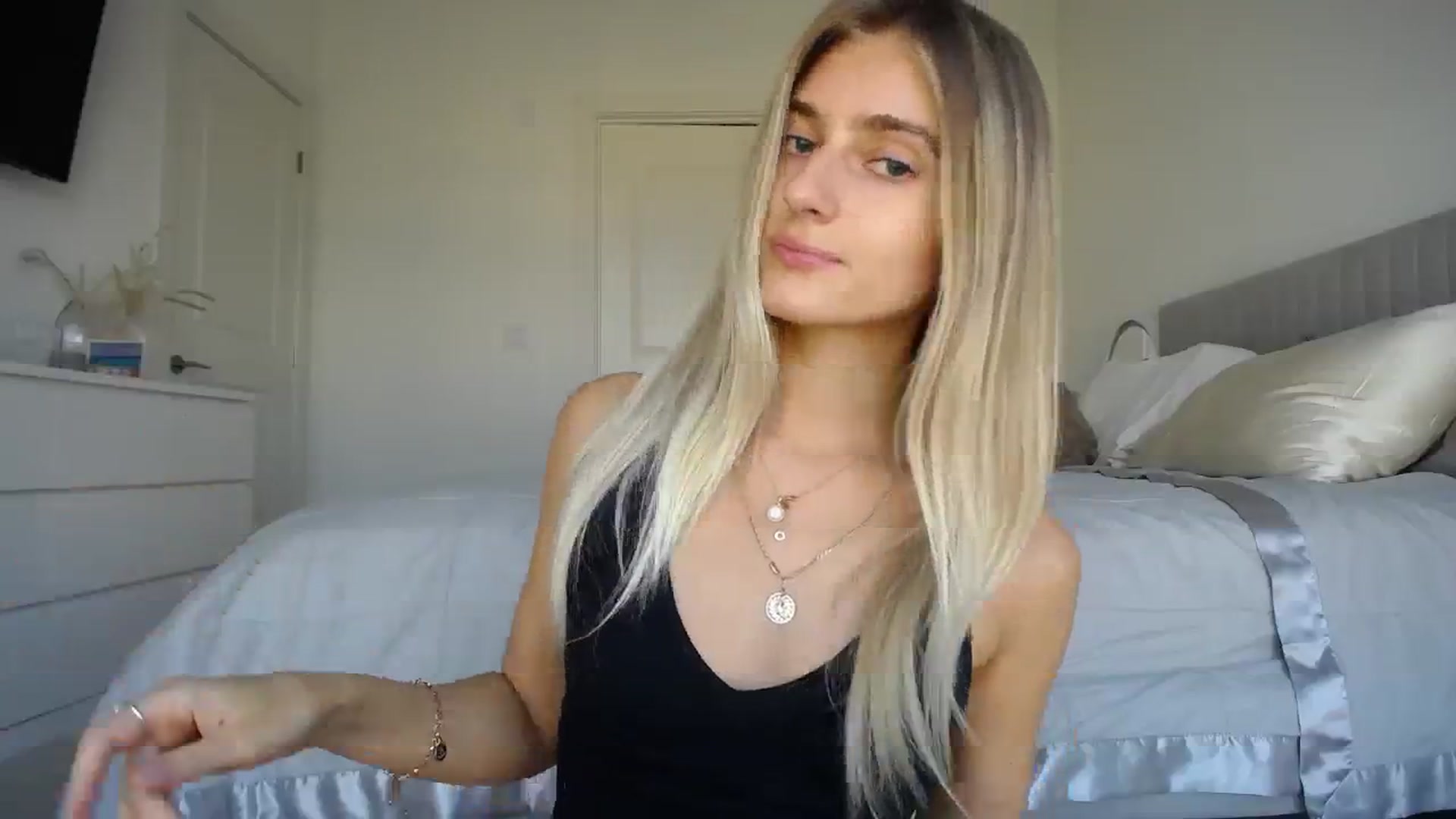 Gallery image thumbnail from Vodka_Queen's myfreecams stream on, 11/24/2023, 23:41 image 16 of 20
