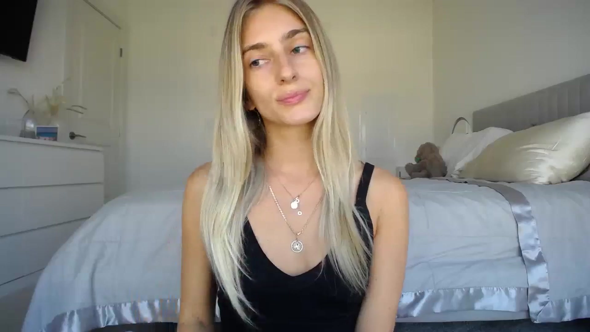 Gallery image thumbnail from Vodka_Queen's myfreecams stream on, 11/24/2023, 23:41 image 8 of 20