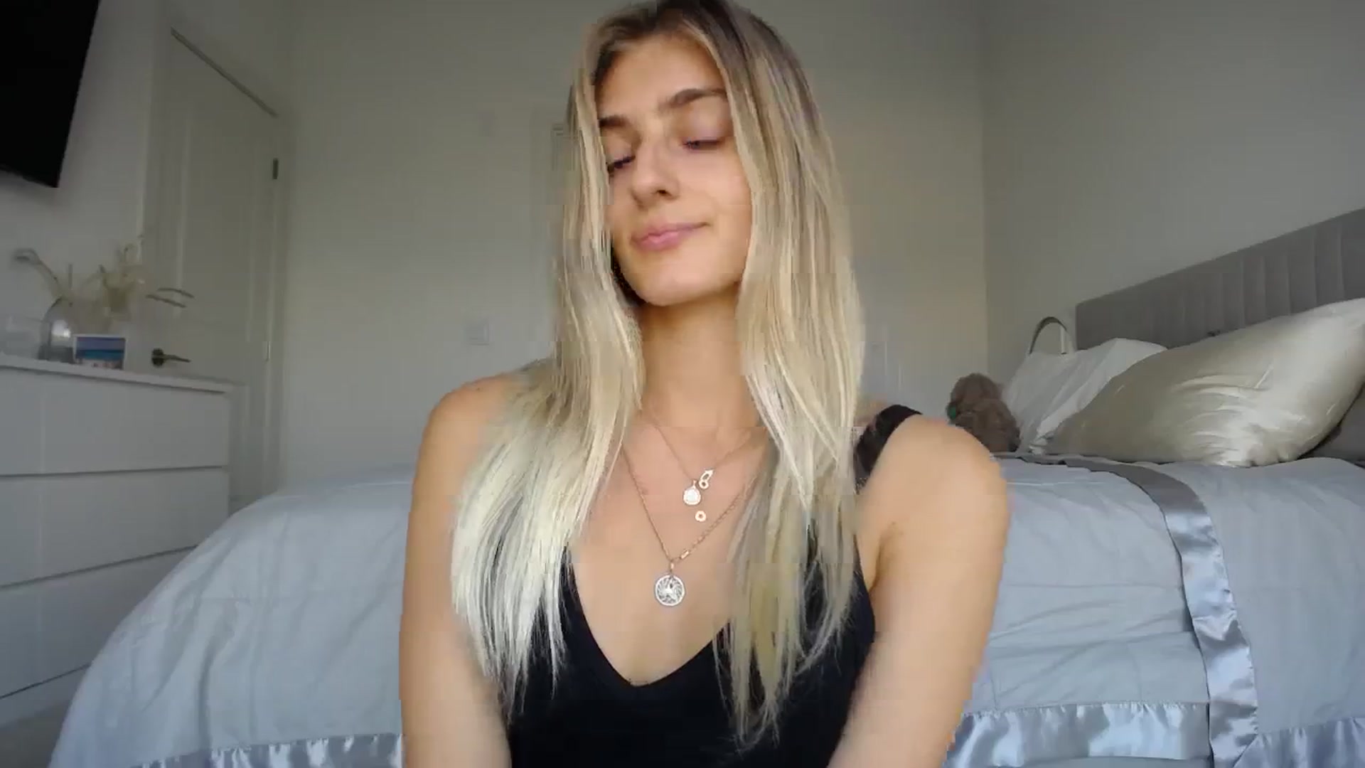 Gallery image thumbnail from Vodka_Queen's myfreecams stream on, 11/25/2023, 24:21 image 5 of 20