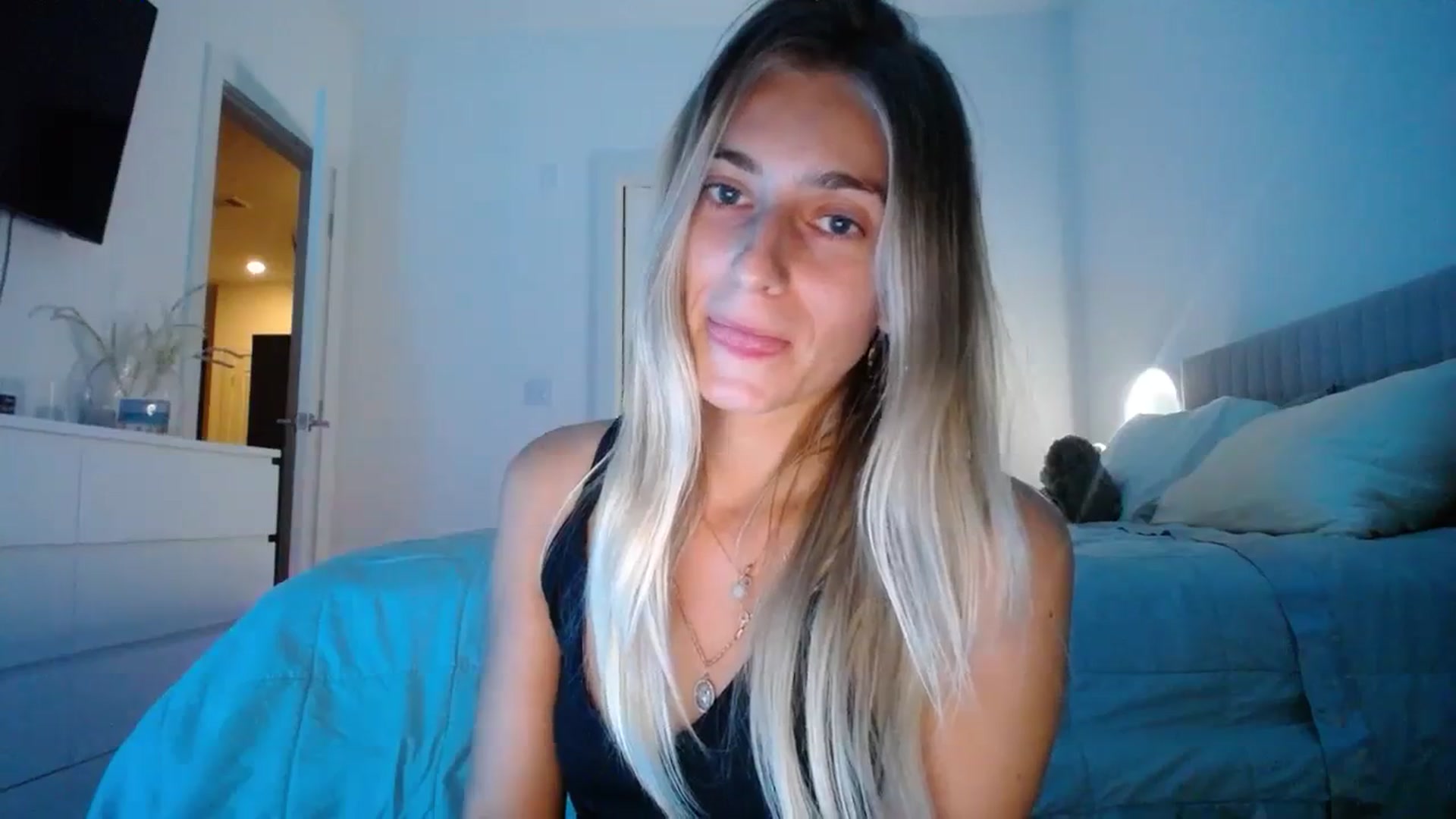 Gallery image thumbnail from Vodka_Queen's myfreecams stream on, 11/25/2023, 03:03 image 20 of 20
