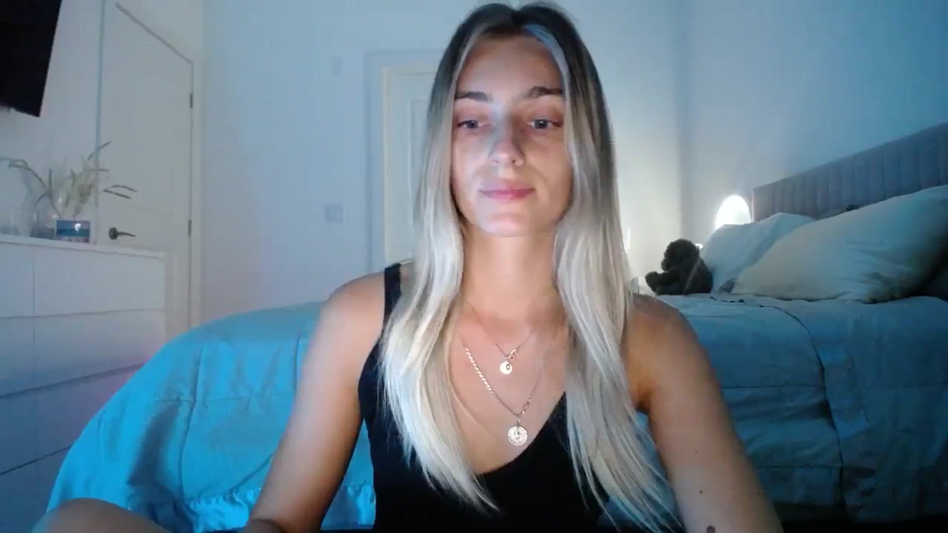 Gallery image thumbnail from Vodka_Queen's myfreecams stream on, 11/25/2023, 03:03 image 2 of 20