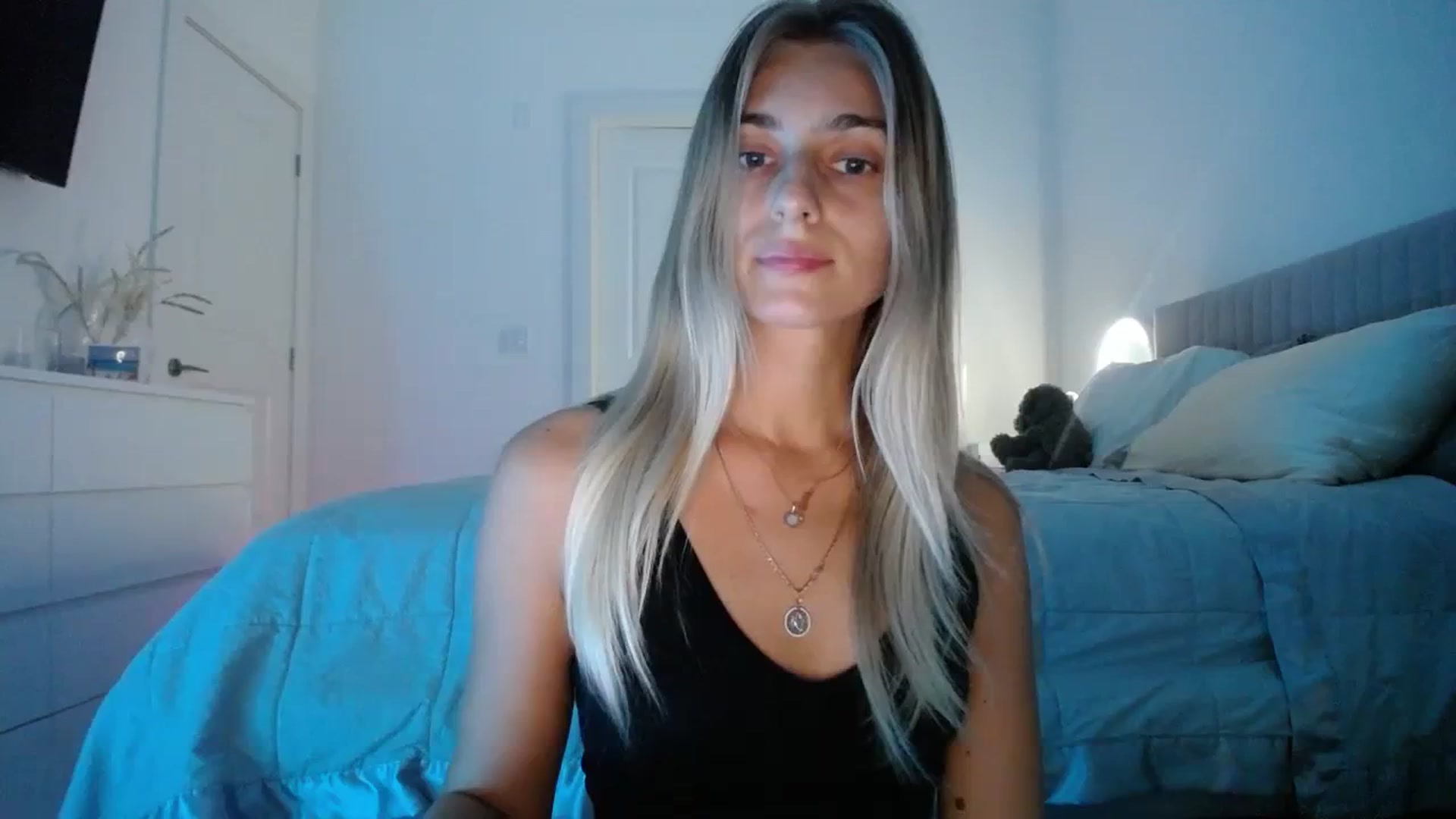 Gallery image thumbnail from Vodka_Queen's myfreecams stream on, 11/25/2023, 03:03 image 1 of 20