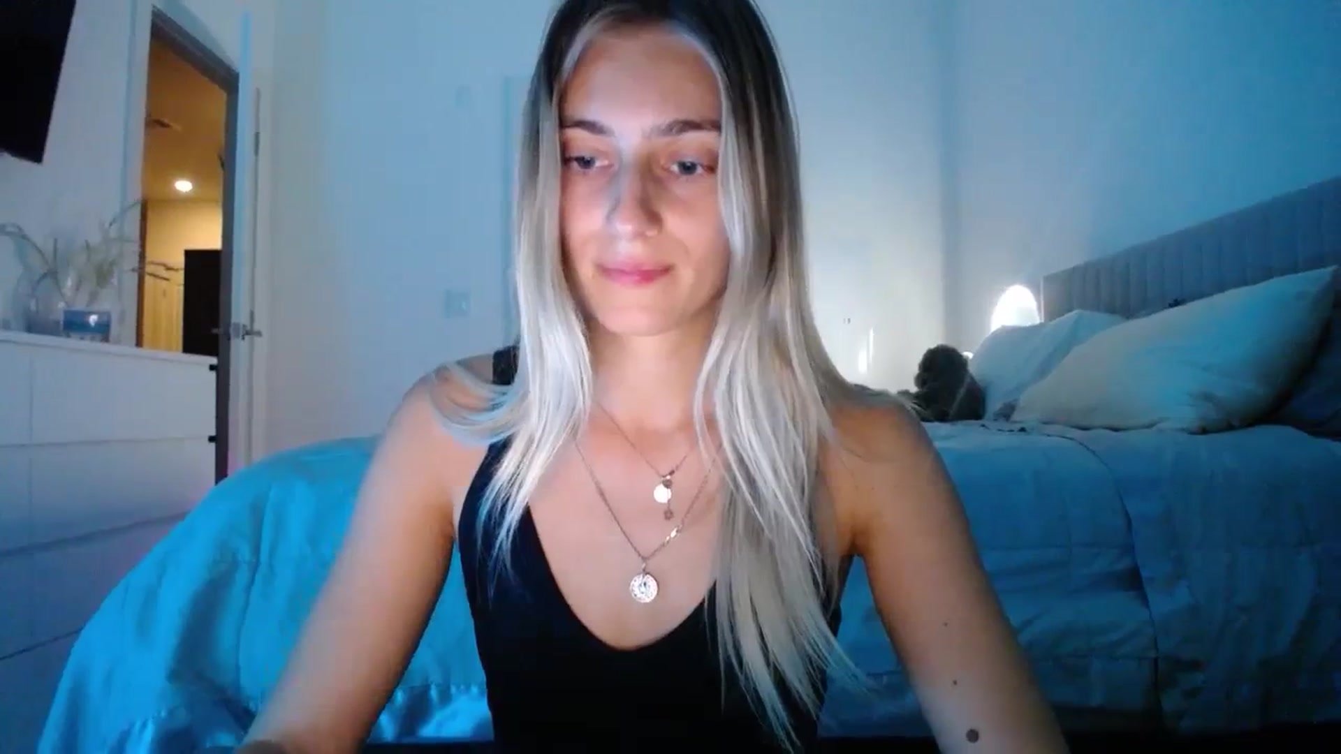 Gallery image thumbnail from Vodka_Queen's myfreecams stream on, 11/25/2023, 03:03 image 17 of 20