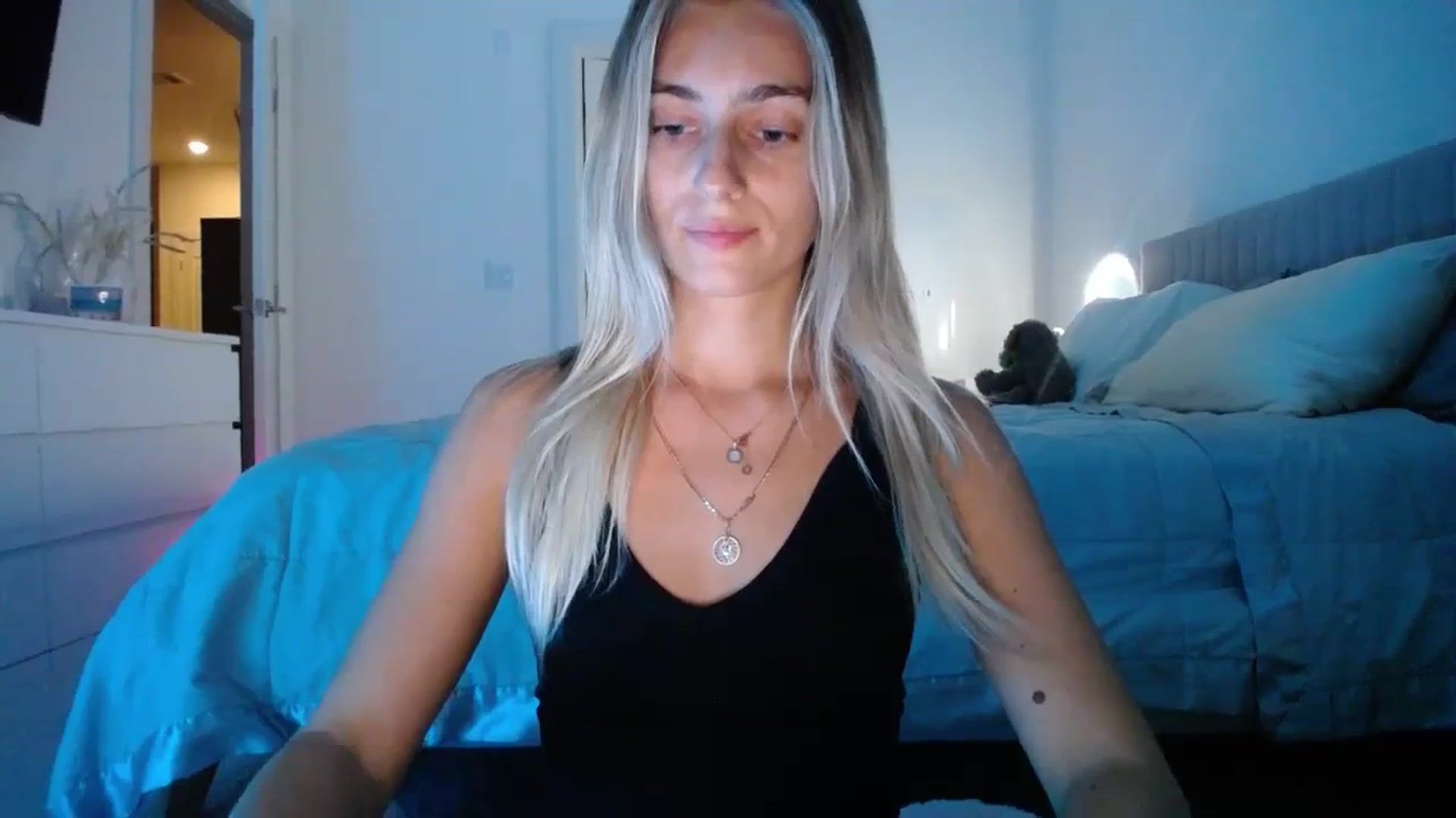 Gallery image thumbnail from Vodka_Queen's myfreecams stream on, 11/25/2023, 03:03 image 14 of 20