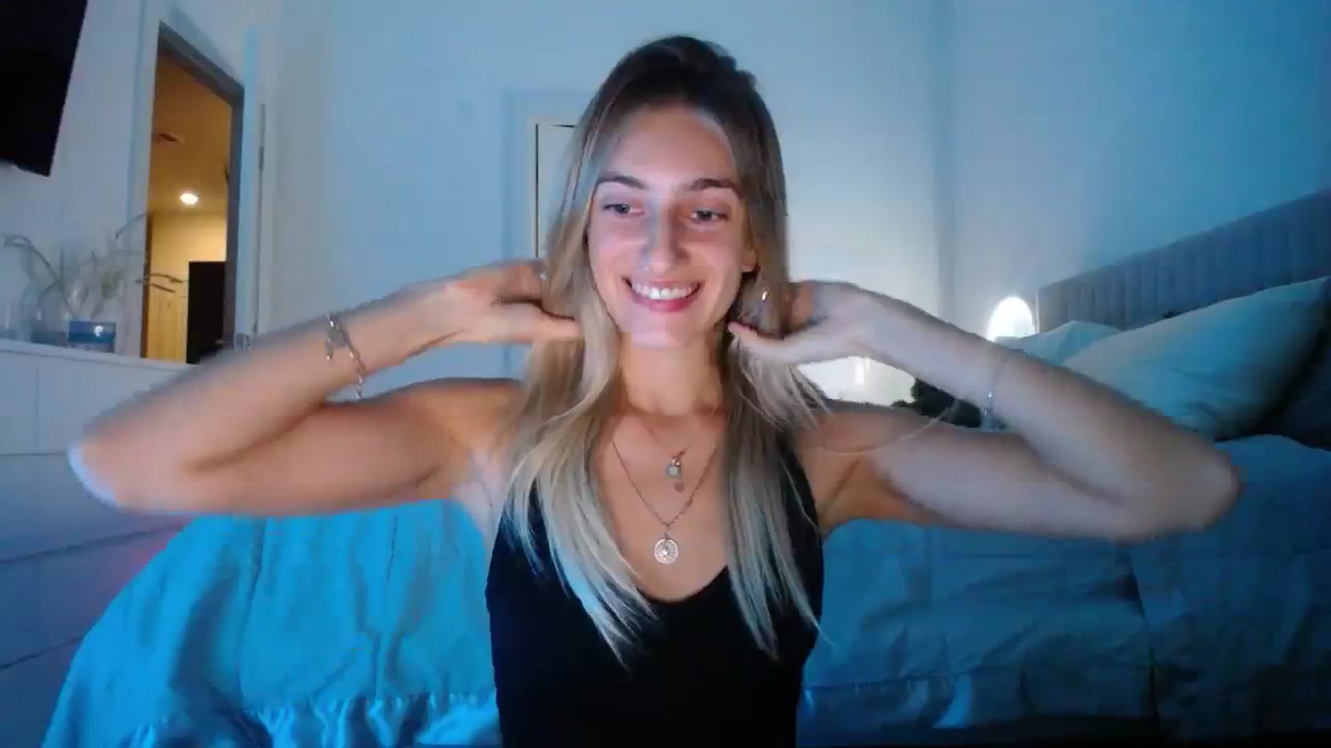 Gallery image thumbnail from Vodka_Queen's myfreecams stream on, 11/25/2023, 03:03 image 19 of 20