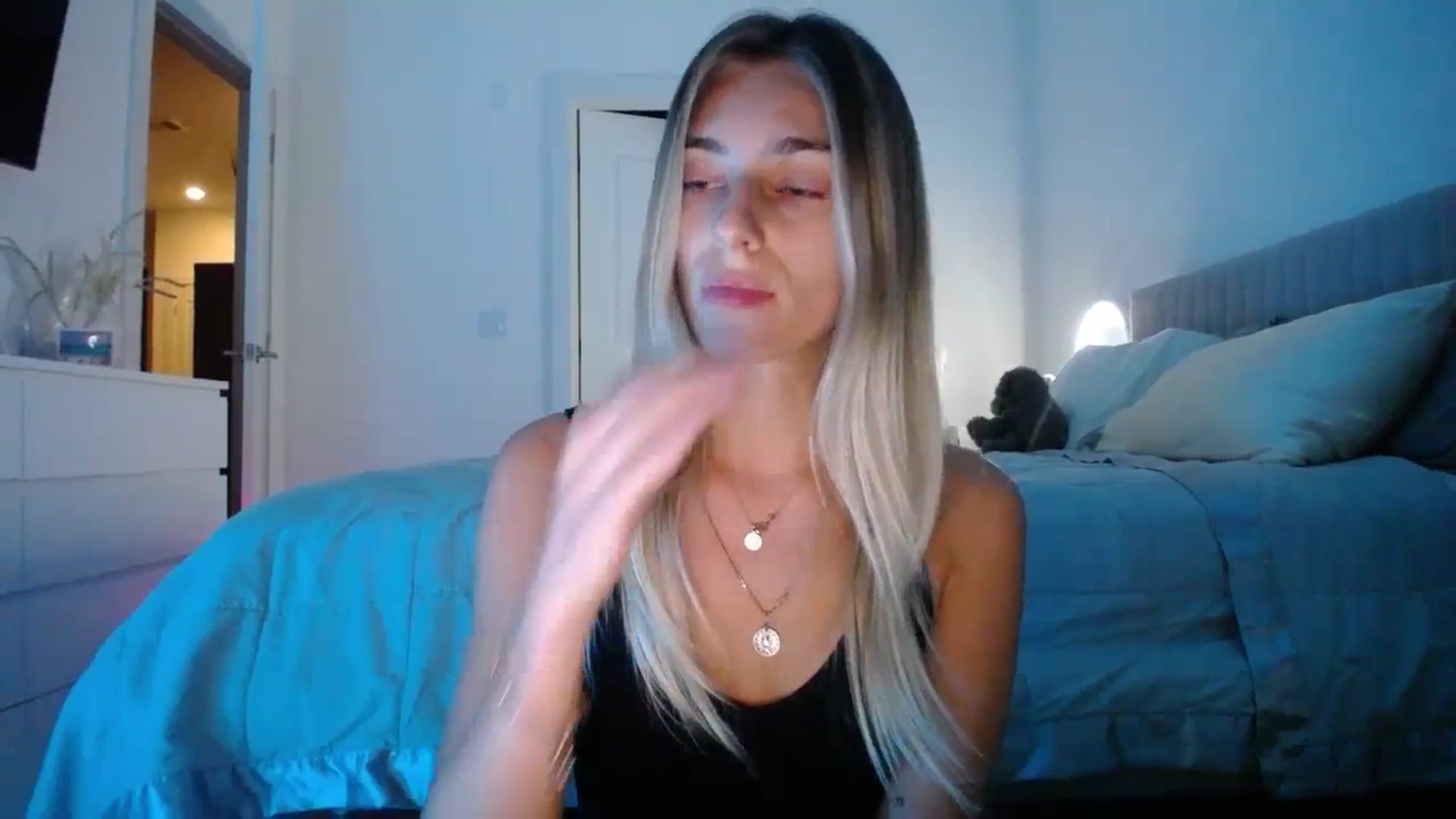 Gallery image thumbnail from Vodka_Queen's myfreecams stream on, 11/25/2023, 03:03 image 10 of 20