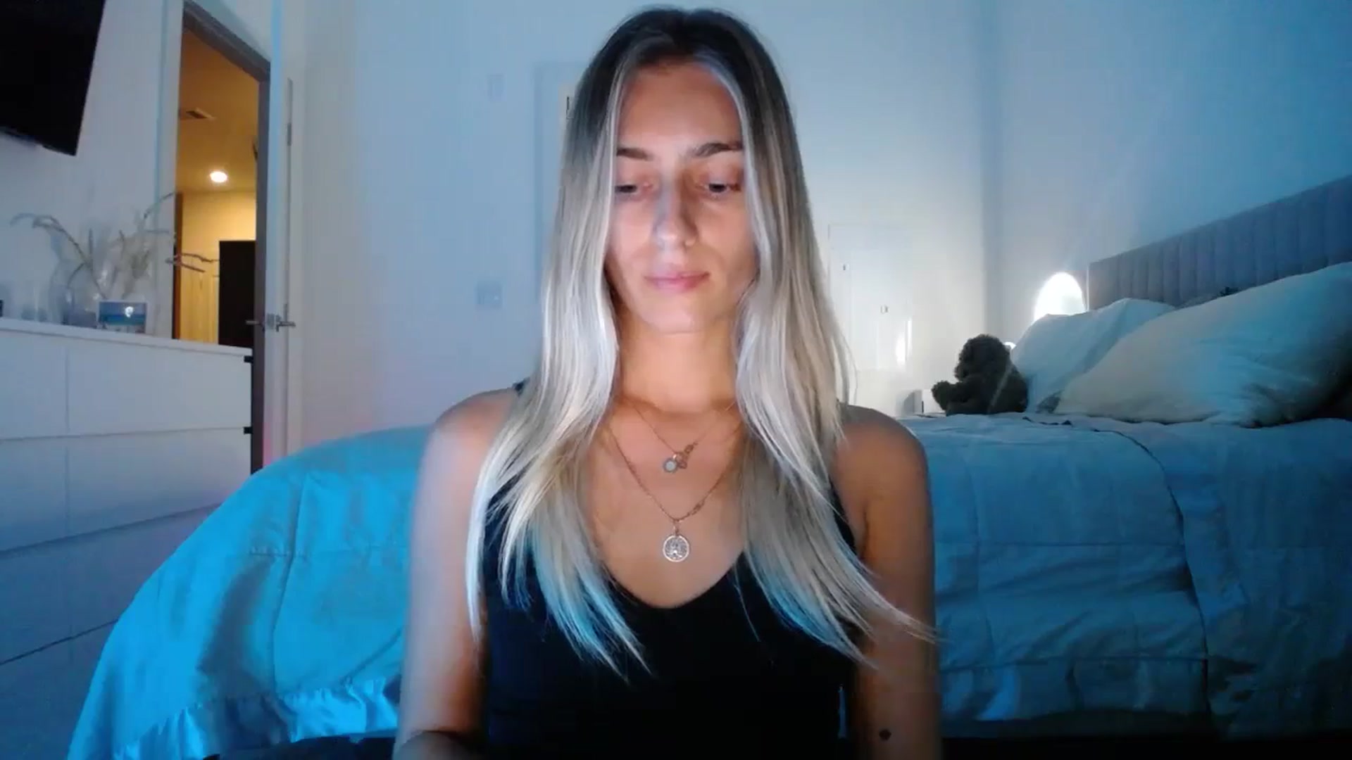 Gallery image thumbnail from Vodka_Queen's myfreecams stream on, 11/25/2023, 03:03 image 7 of 20