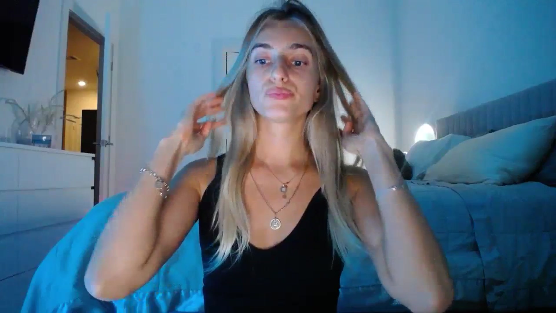 Gallery image thumbnail from Vodka_Queen's myfreecams stream on, 11/25/2023, 03:03 image 18 of 20