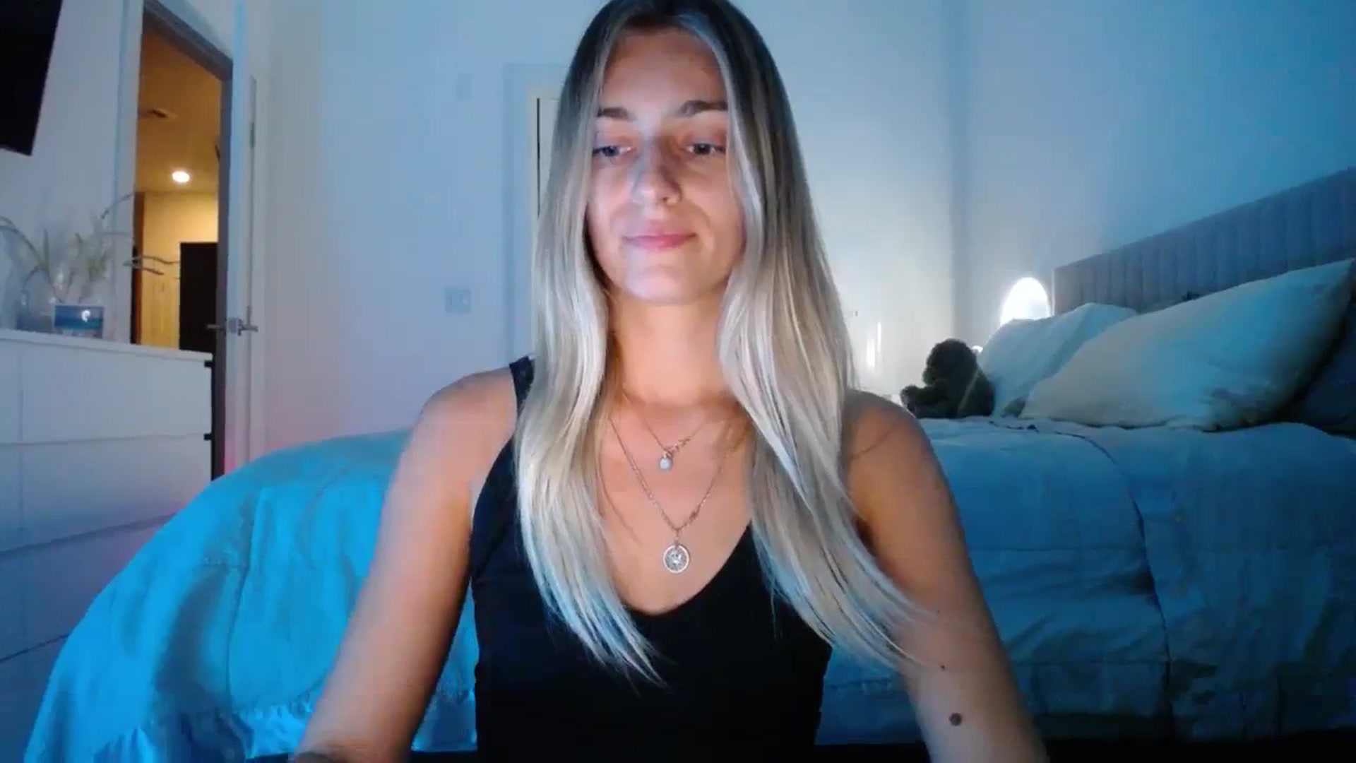 Gallery image thumbnail from Vodka_Queen's myfreecams stream on, 11/25/2023, 03:03 image 9 of 20
