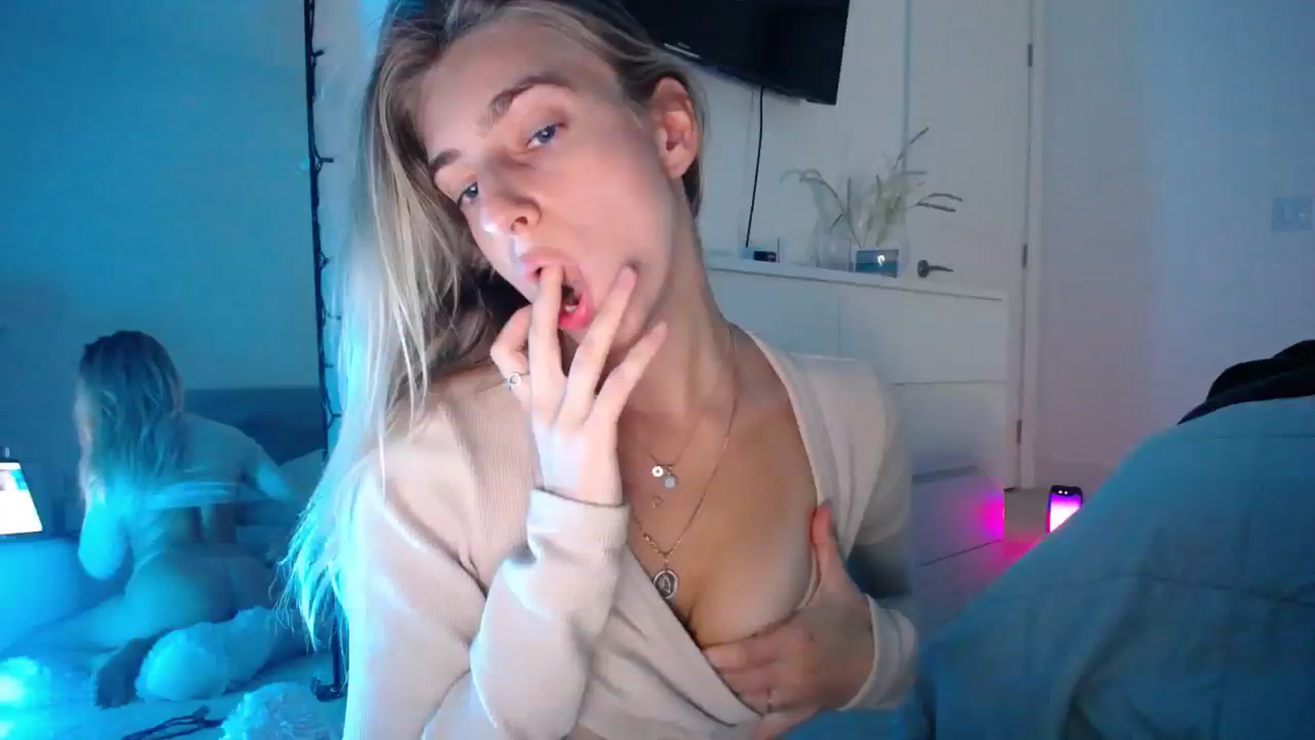 Gallery image thumbnail from Vodka_Queen's myfreecams stream on, 11/26/2023, 07:09 image 7 of 20