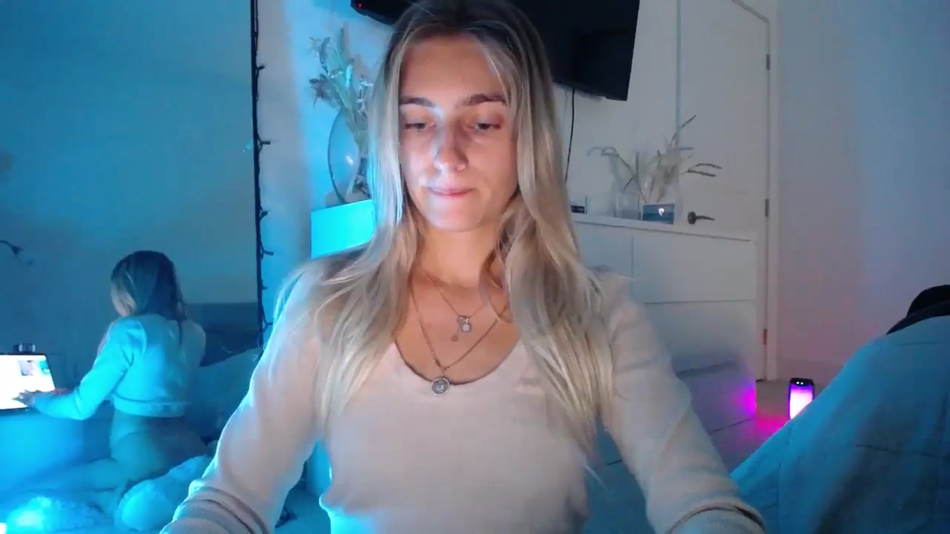 Gallery image thumbnail from Vodka_Queen's myfreecams stream on, 11/26/2023, 07:09 image 5 of 20
