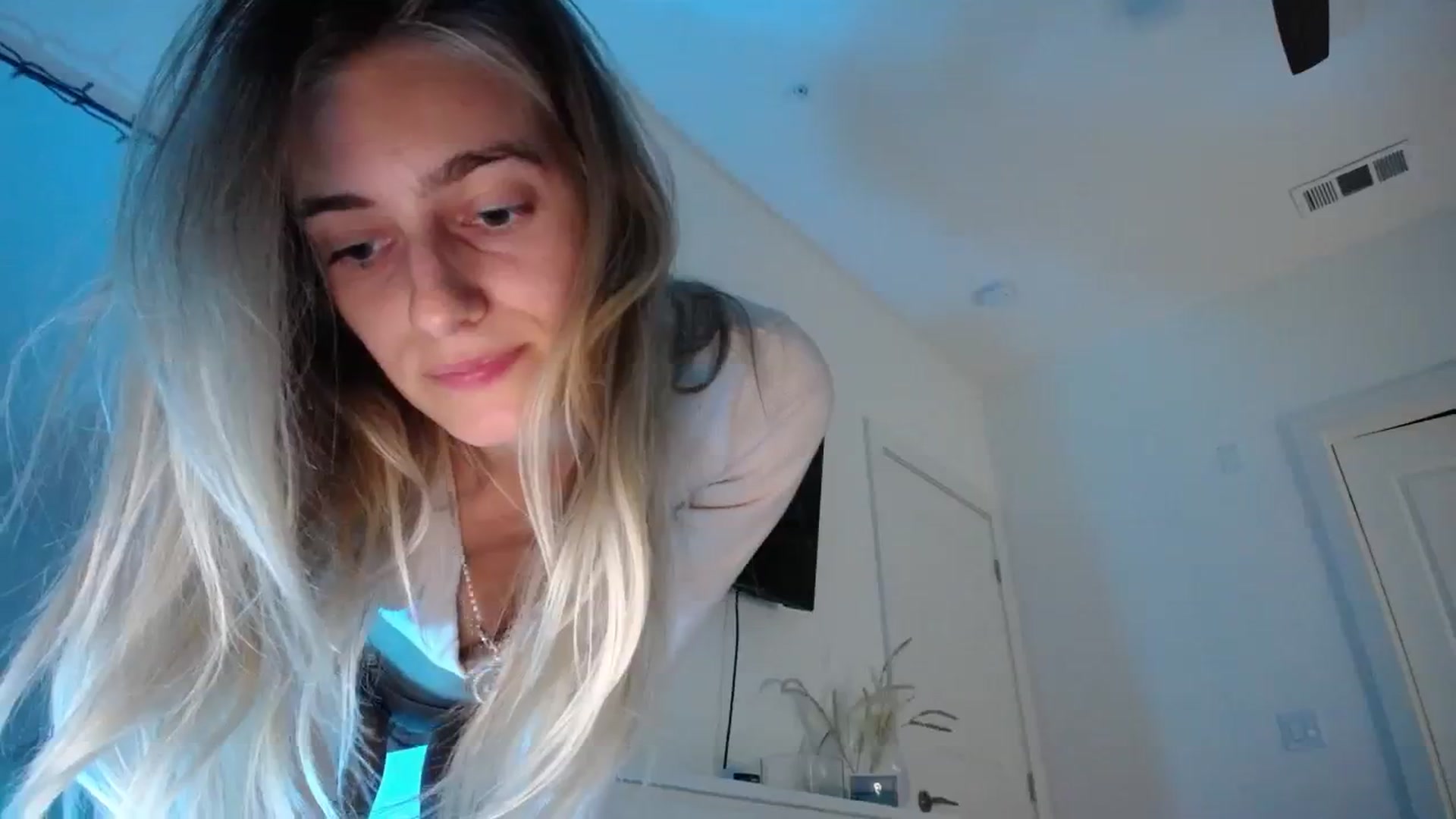 Gallery image thumbnail from Vodka_Queen's myfreecams stream on, 11/26/2023, 07:09 image 13 of 20