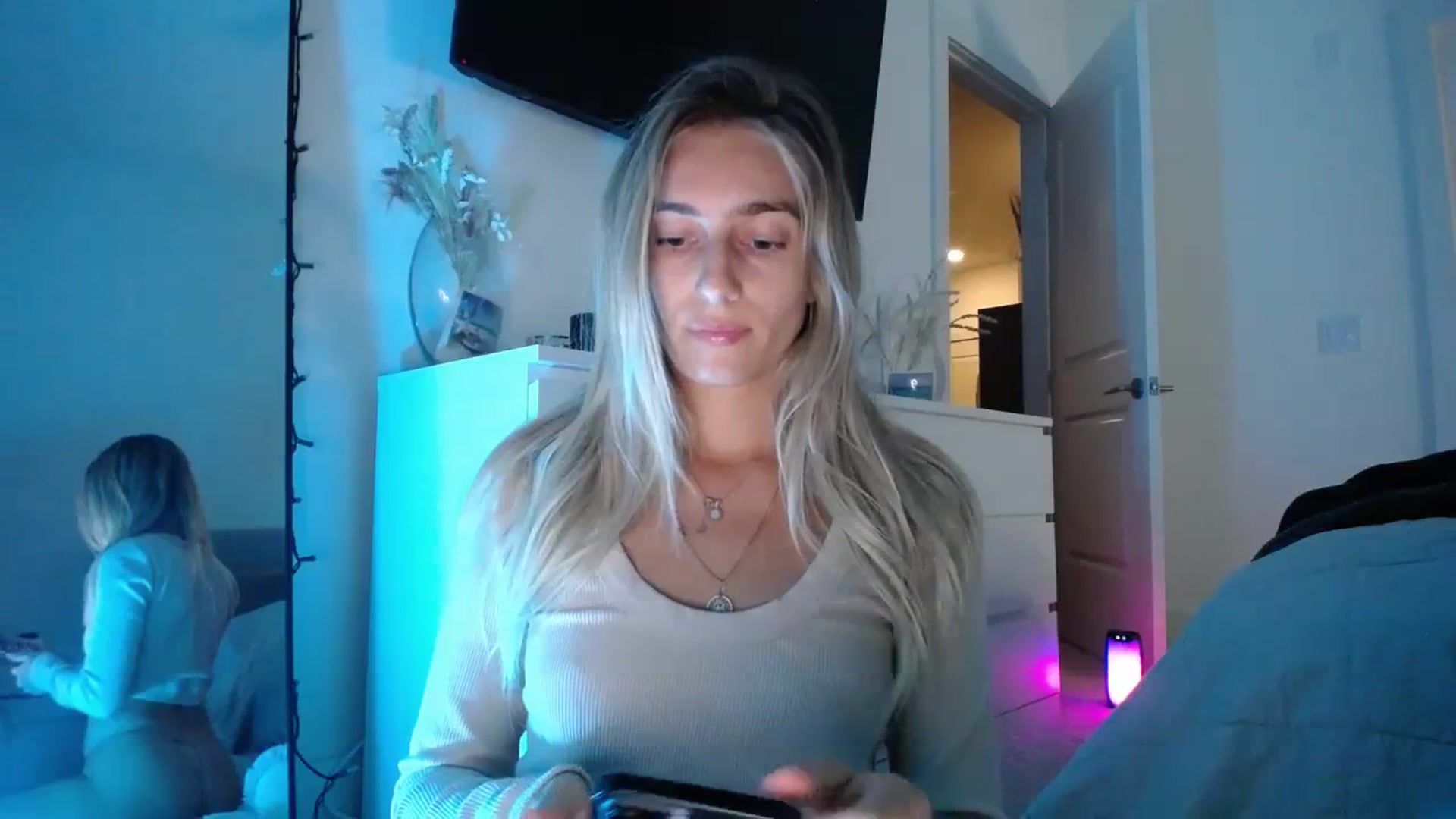 Gallery image thumbnail from Vodka_Queen's myfreecams stream on, 11/26/2023, 07:09 image 19 of 20
