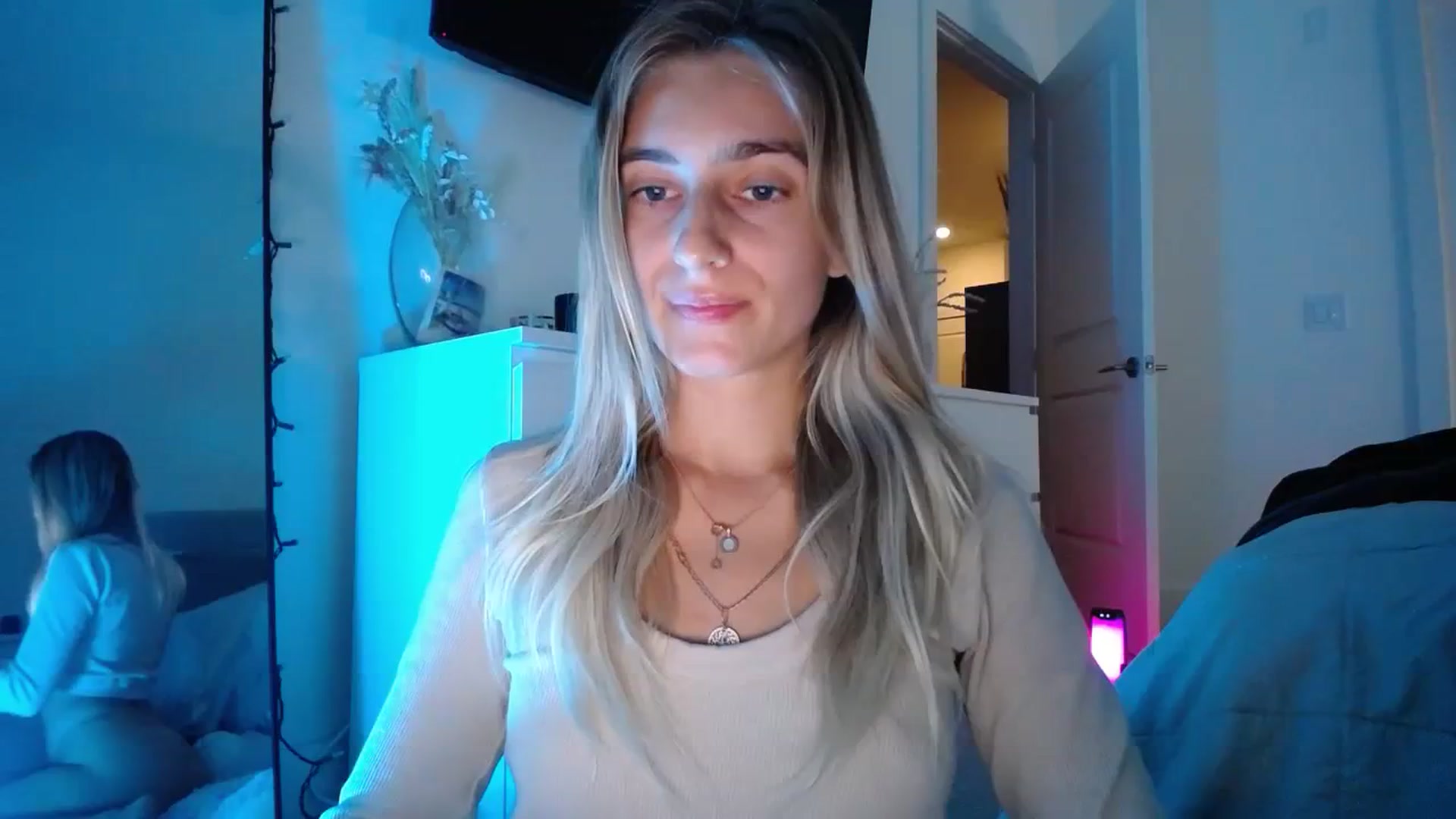 Gallery image thumbnail from Vodka_Queen's myfreecams stream on, 11/26/2023, 07:58 image 17 of 20