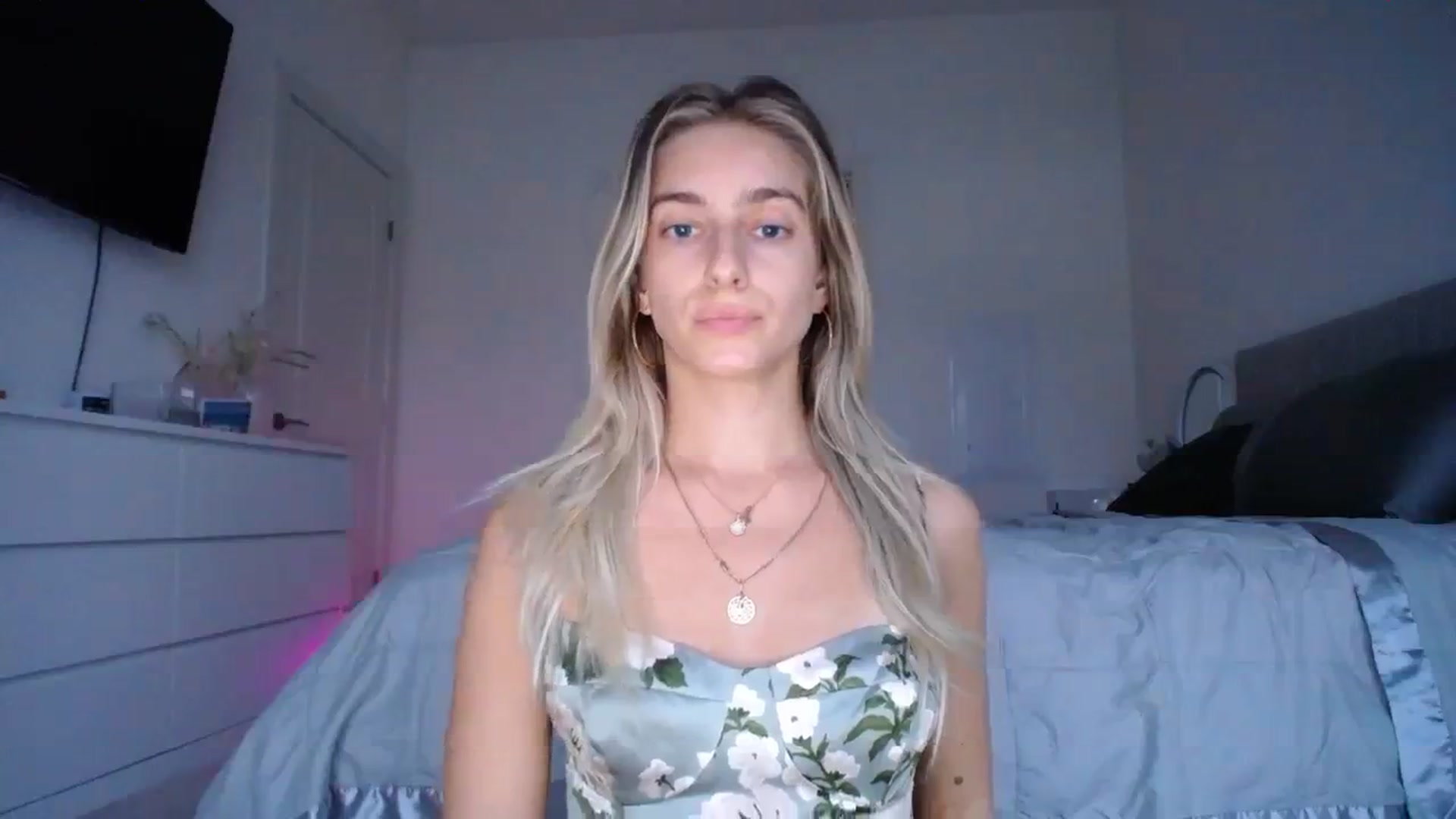Gallery image thumbnail from Vodka_Queen's myfreecams stream on, 11/27/2023, 24:58 image 20 of 20