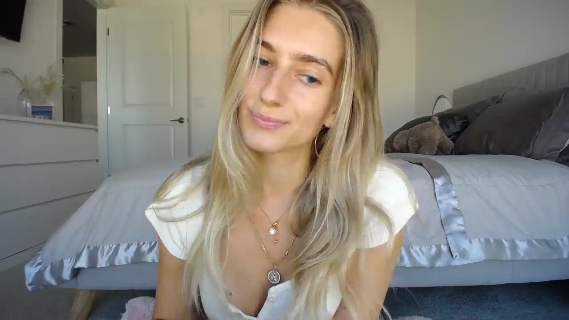 Gallery image thumbnail from Vodka_Queen's myfreecams stream on, 12/02/2023, 22:17 image 19 of 20