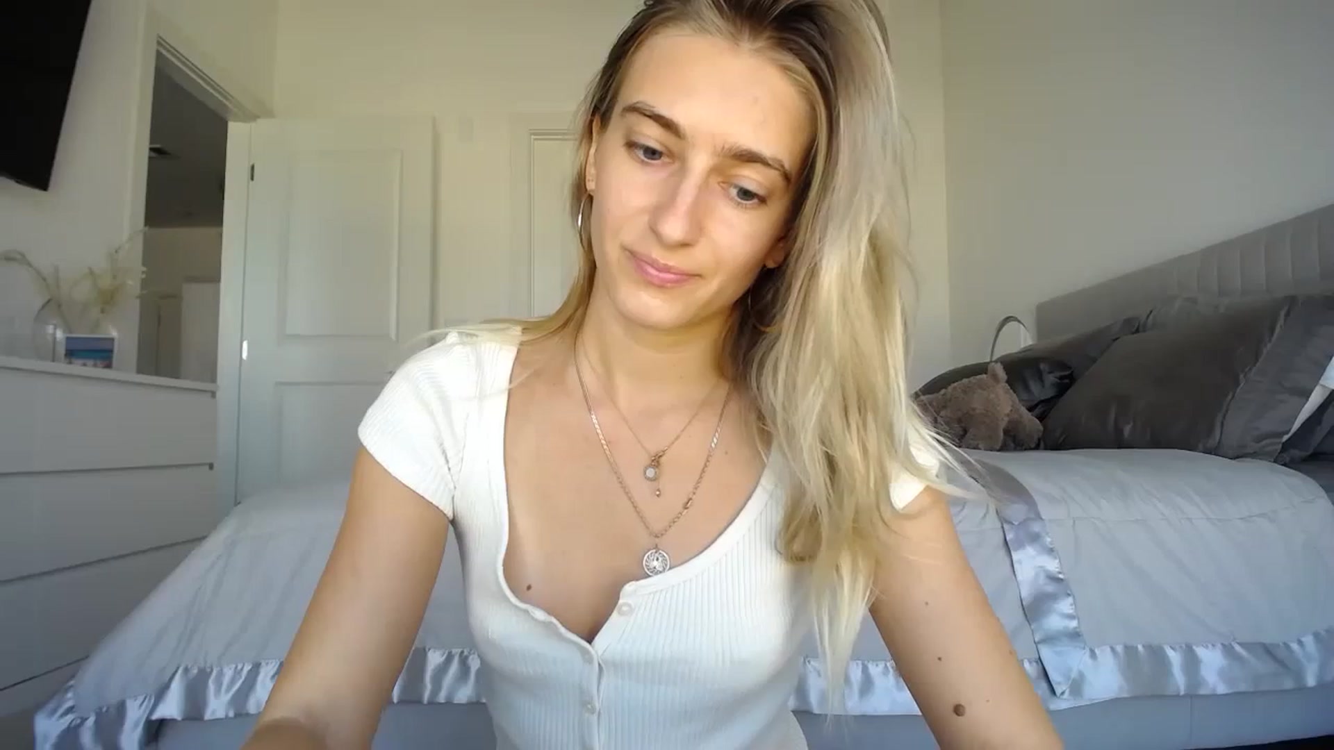 Gallery image thumbnail from Vodka_Queen's myfreecams stream on, 12/02/2023, 22:17 image 8 of 20