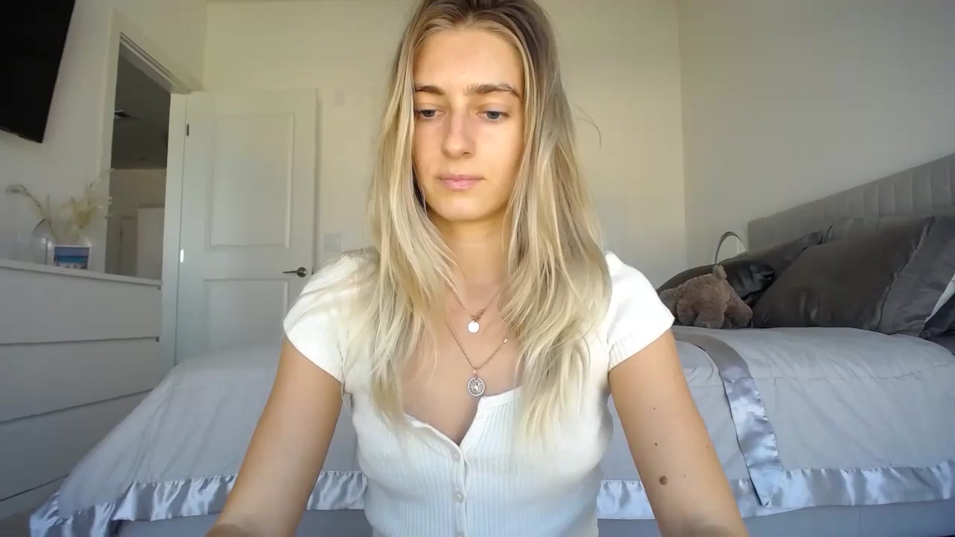 Gallery image thumbnail from Vodka_Queen's myfreecams stream on, 12/02/2023, 22:17 image 5 of 20