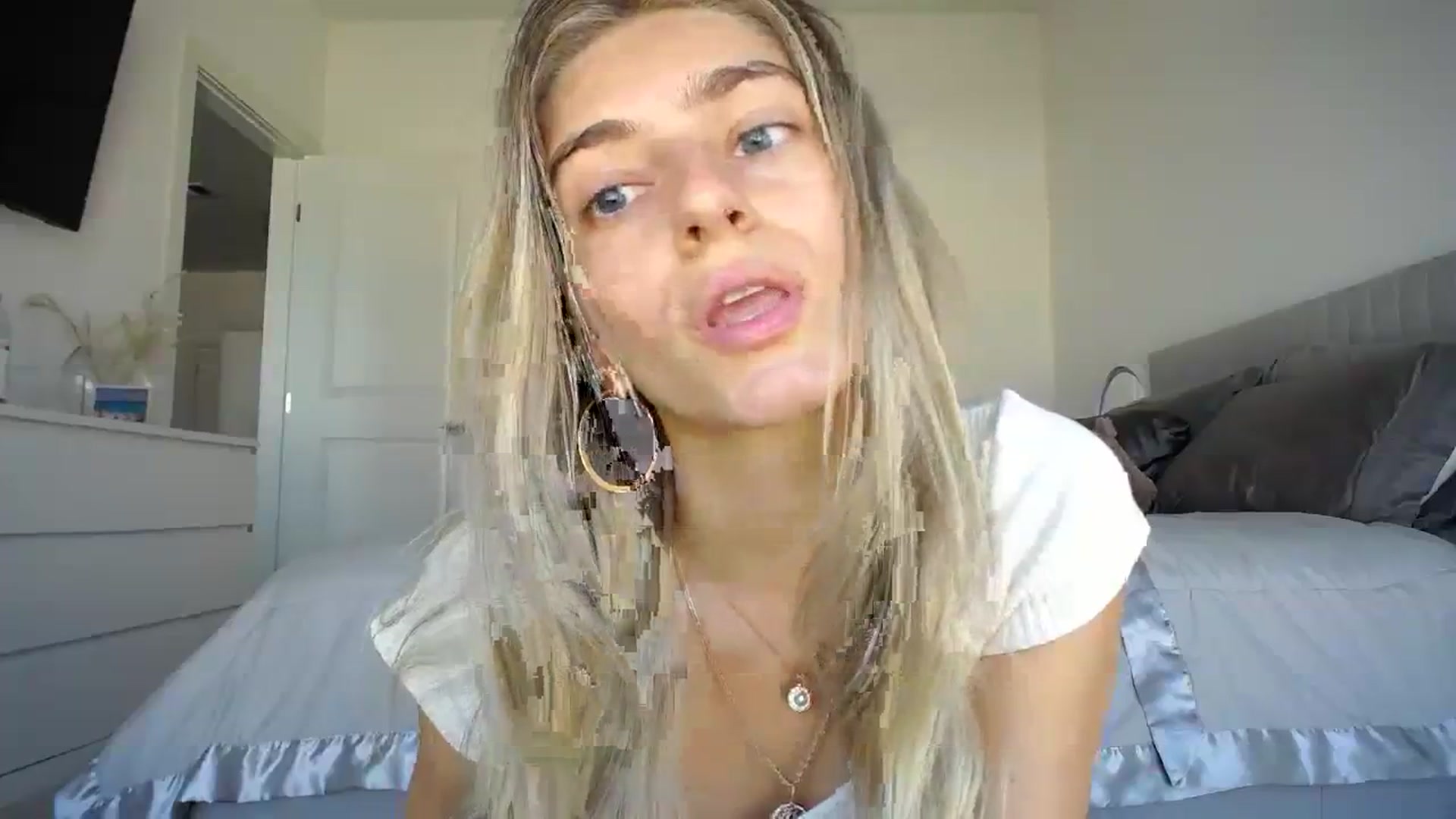Gallery image thumbnail from Vodka_Queen's myfreecams stream on, 12/02/2023, 22:17 image 4 of 20