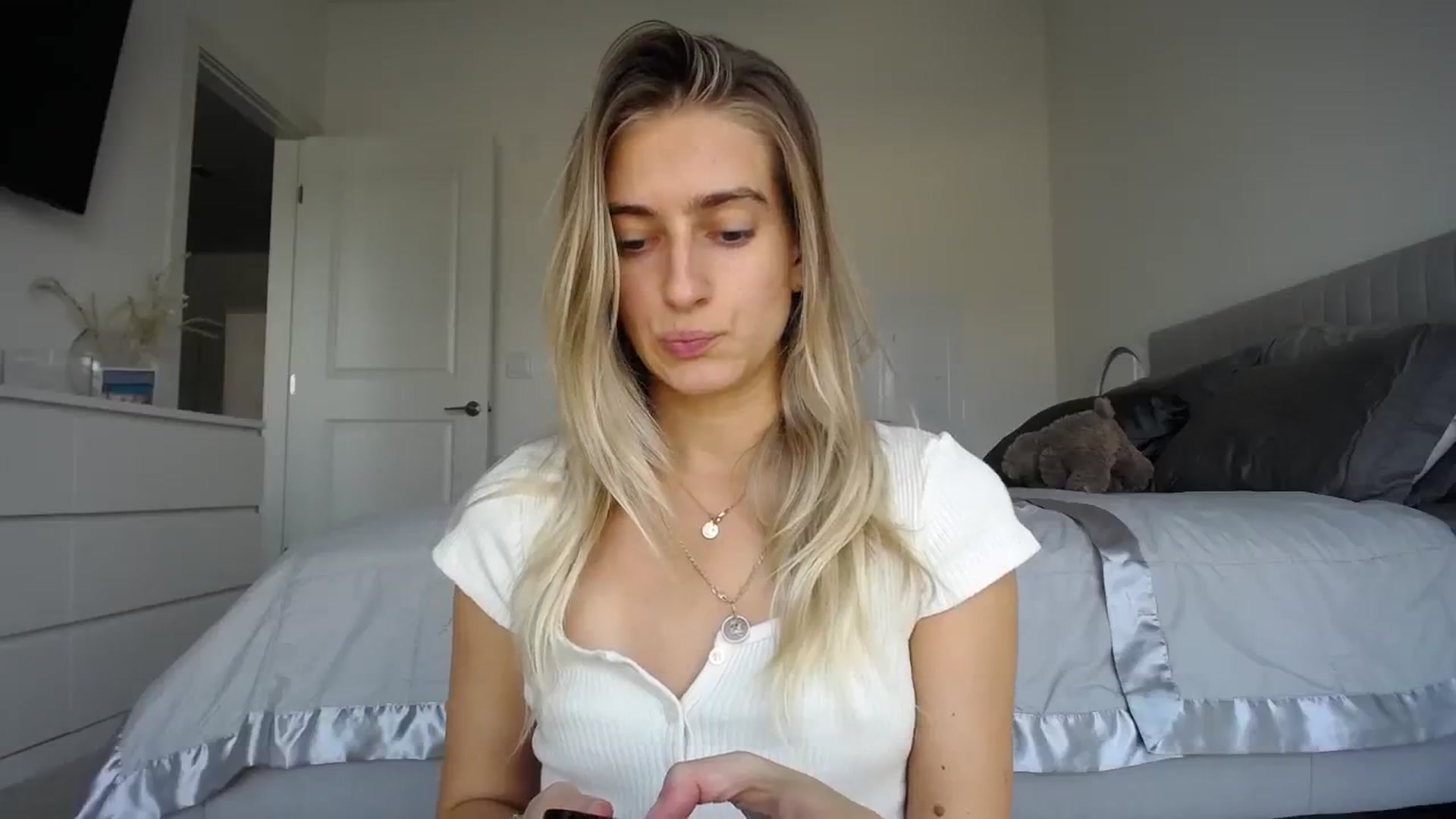 Gallery image thumbnail from Vodka_Queen's myfreecams stream on, 12/02/2023, 23:40 image 19 of 20
