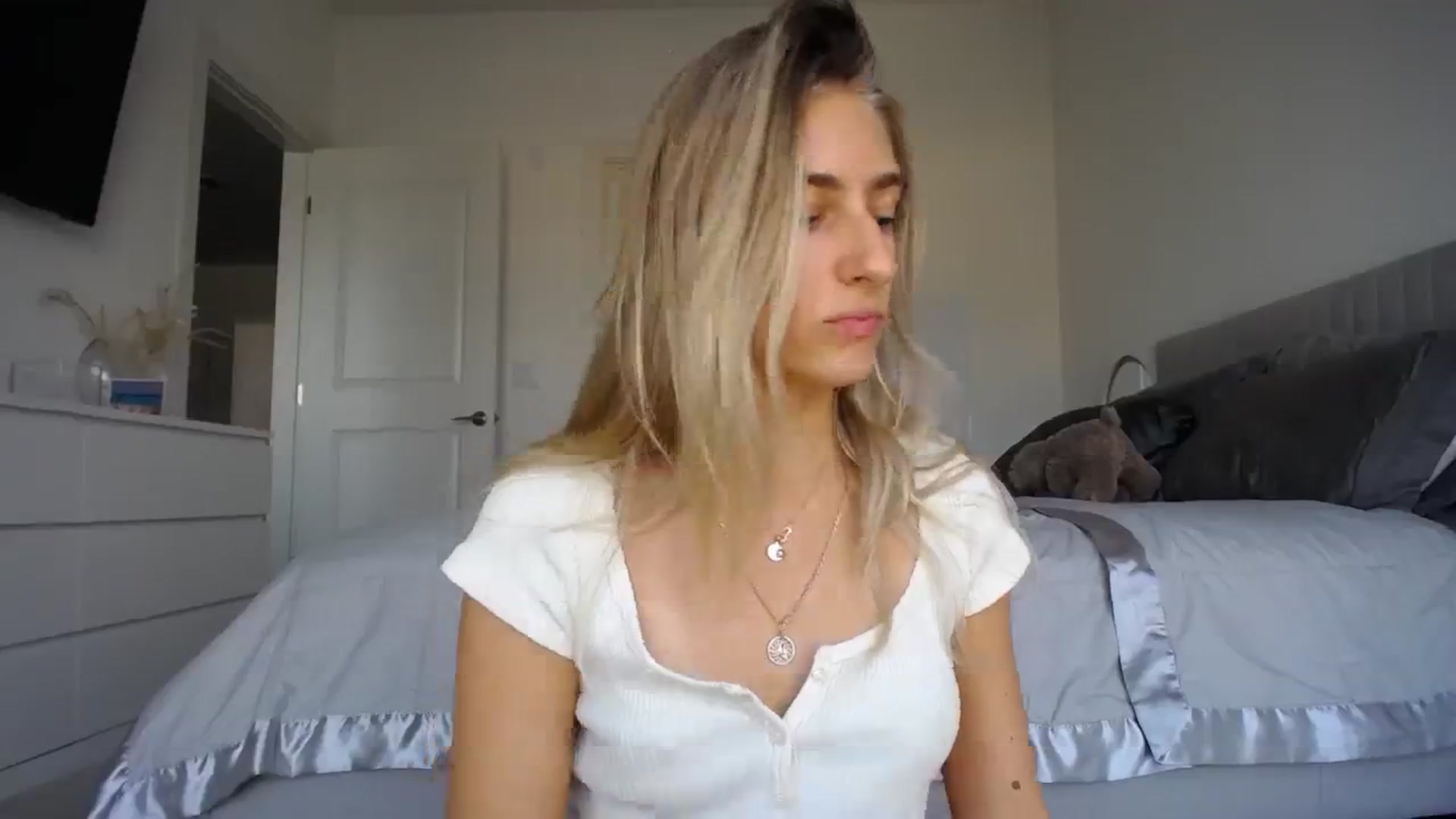 Gallery image thumbnail from Vodka_Queen's myfreecams stream on, 12/02/2023, 23:40 image 14 of 20