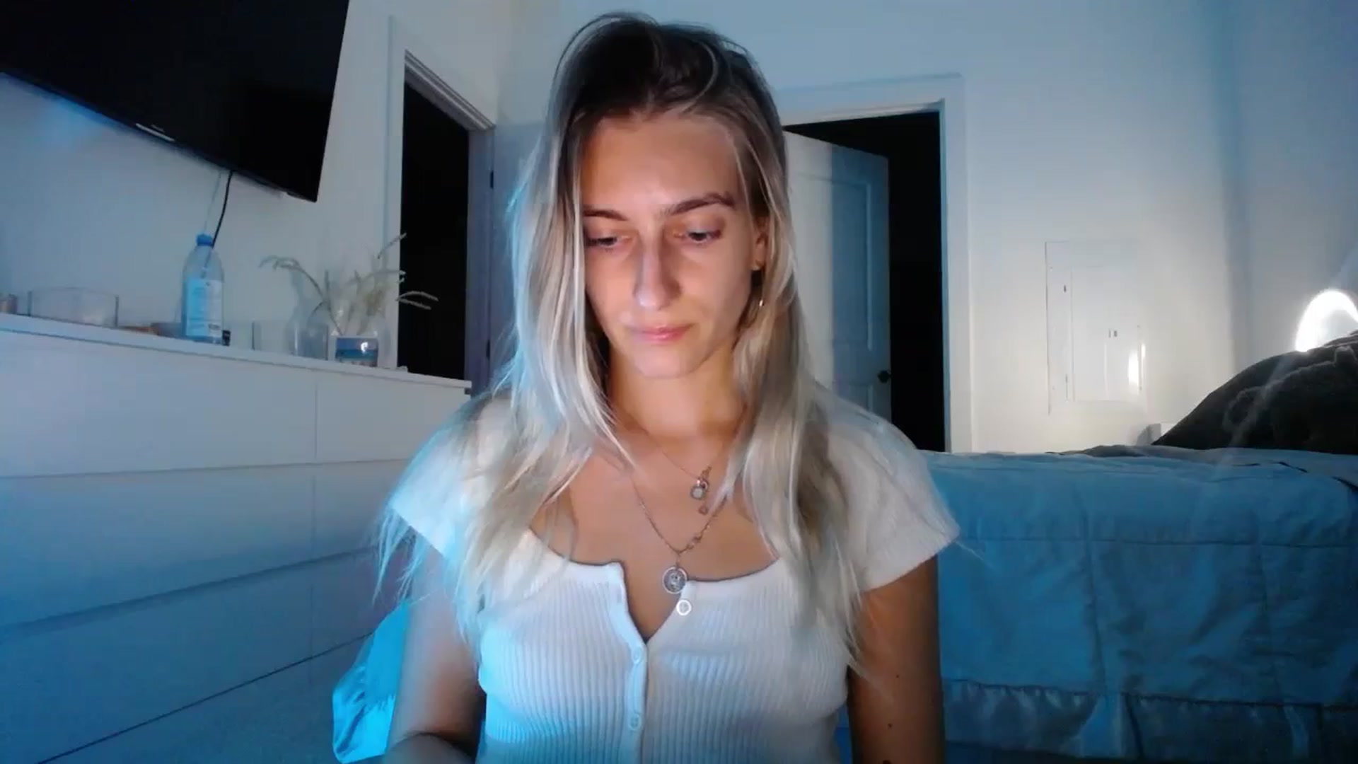Gallery image thumbnail from Vodka_Queen's myfreecams stream on, 12/03/2023, 01:47 image 20 of 20