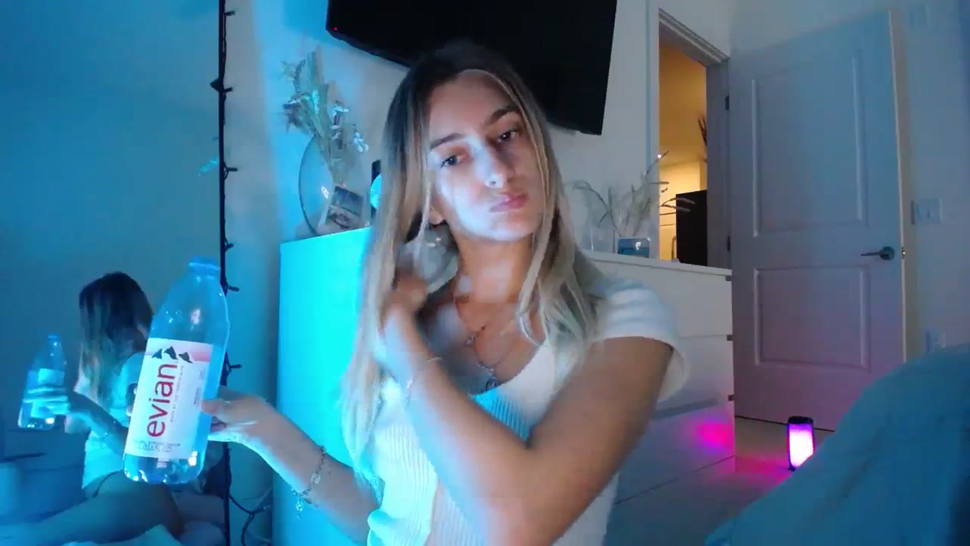 Gallery image thumbnail from Vodka_Queen's myfreecams stream on, 12/03/2023, 03:35 image 12 of 20